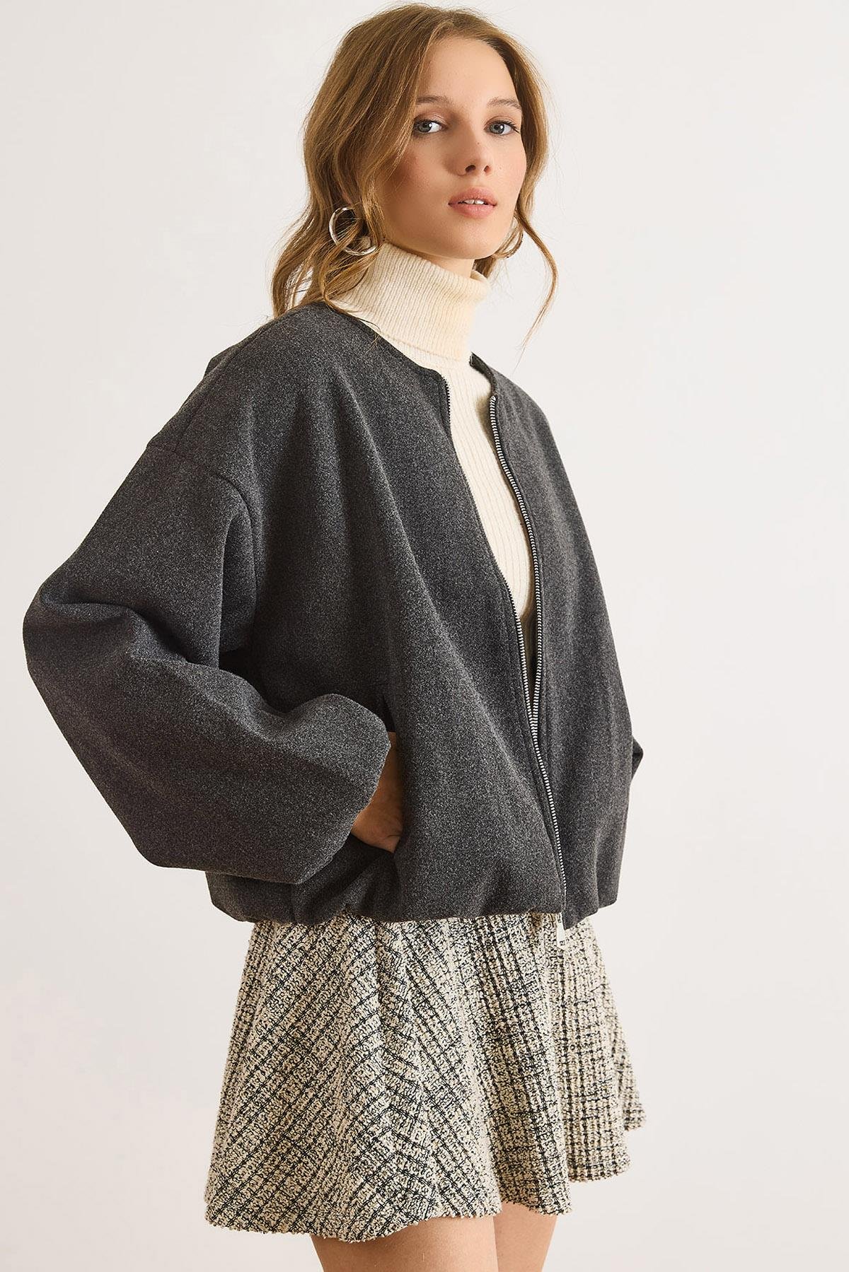 Bisiklet Yaka Cepli Astarlı Kaşe Ceket Füme