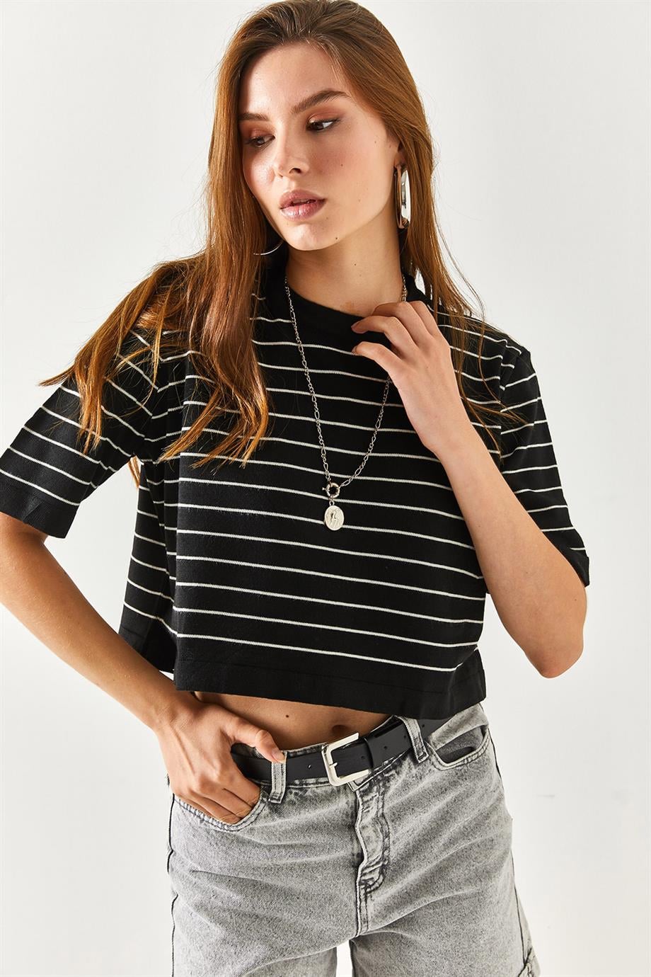 Bisiklet Yaka Çizgili Crop Triko Bluz Siyah