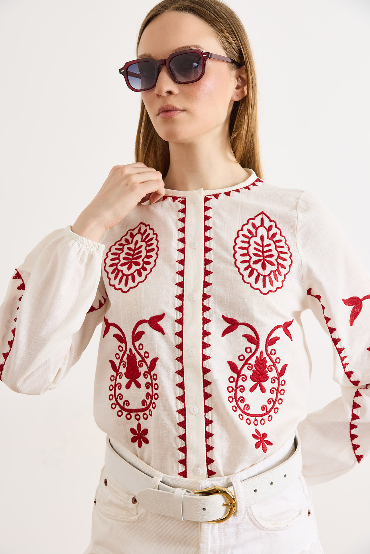 Bisiklet Yaka Nakışlı Boho Pamuk Gömlek Beyaz Kırmızı