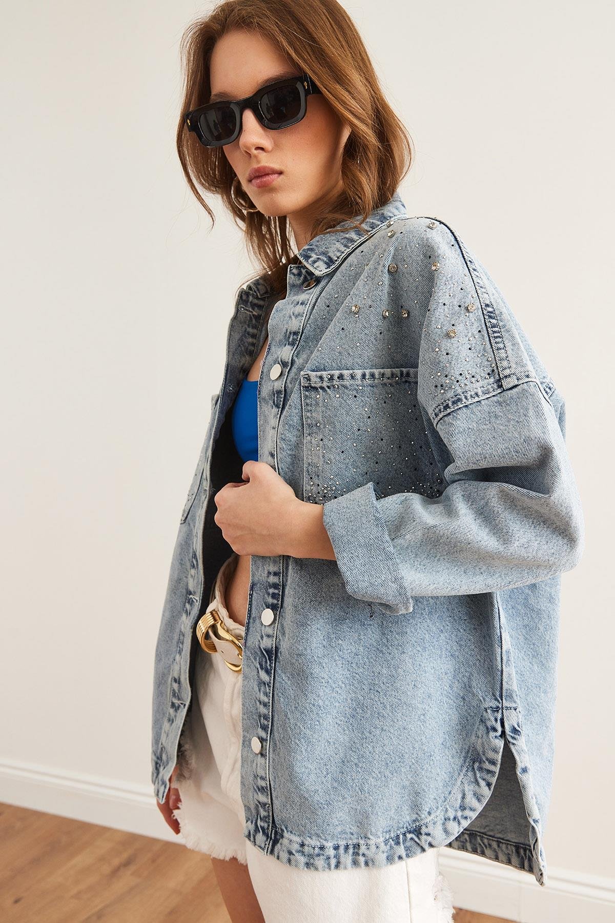 Boncuk ve Taş Detaylı Oversize Denim Ceket Mavi