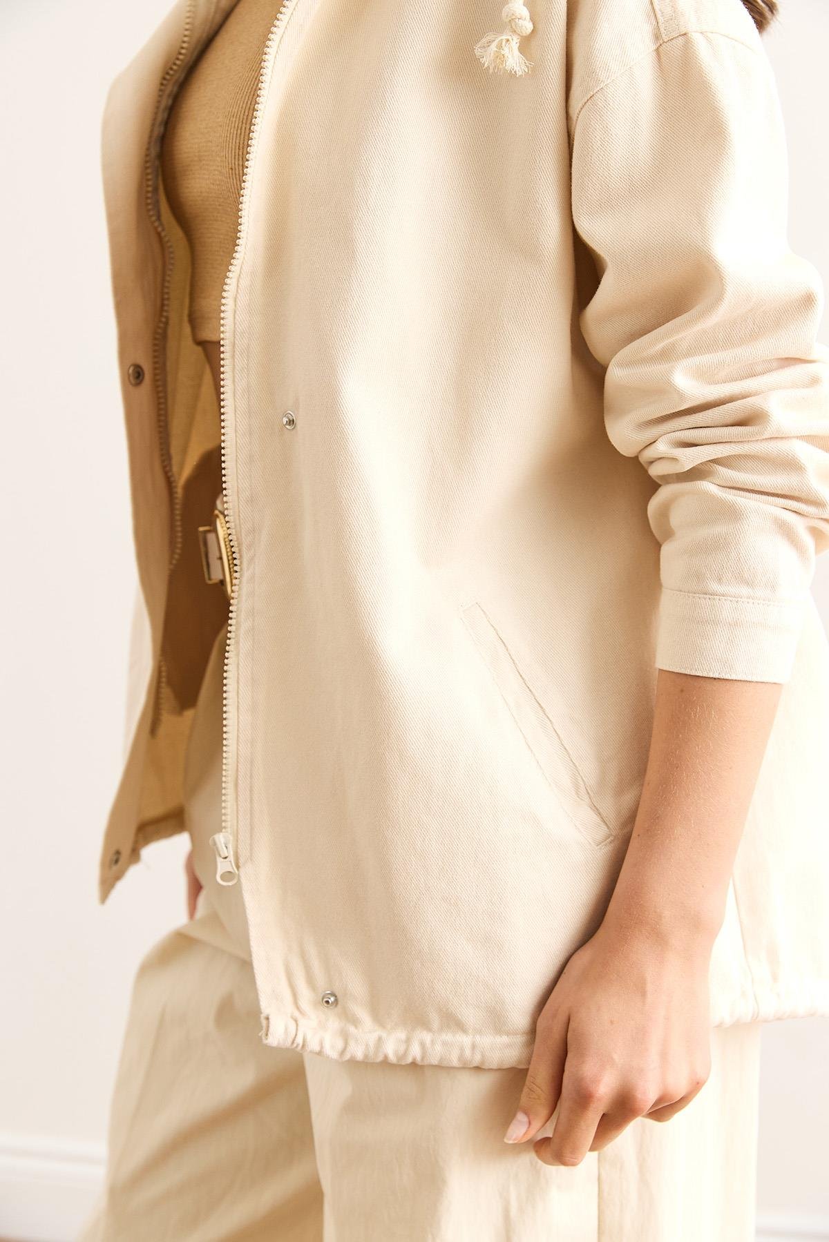 Cepli Fermuarlı Çıtçıt Detaylı Gabardin Ceket Taş Bordo