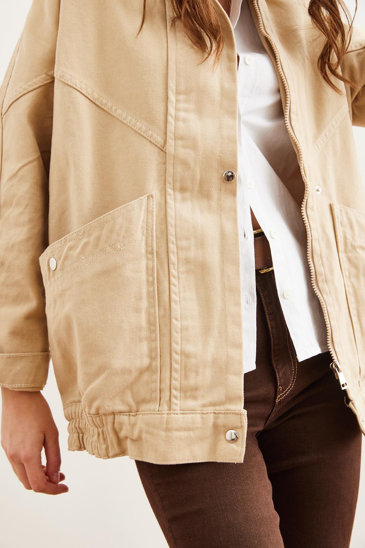 Cepli Fermuarlı Çıtçıtlı Uzun Denim Ceket Bej