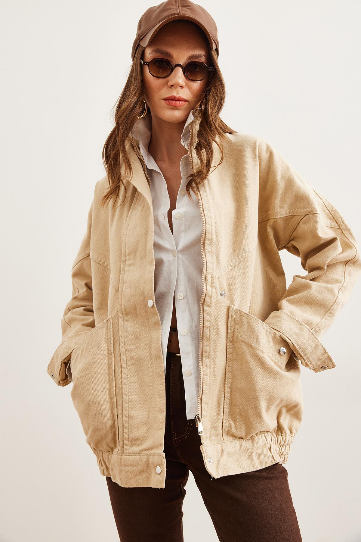 Cepli Fermuarlı Çıtçıtlı Uzun Denim Ceket Bej