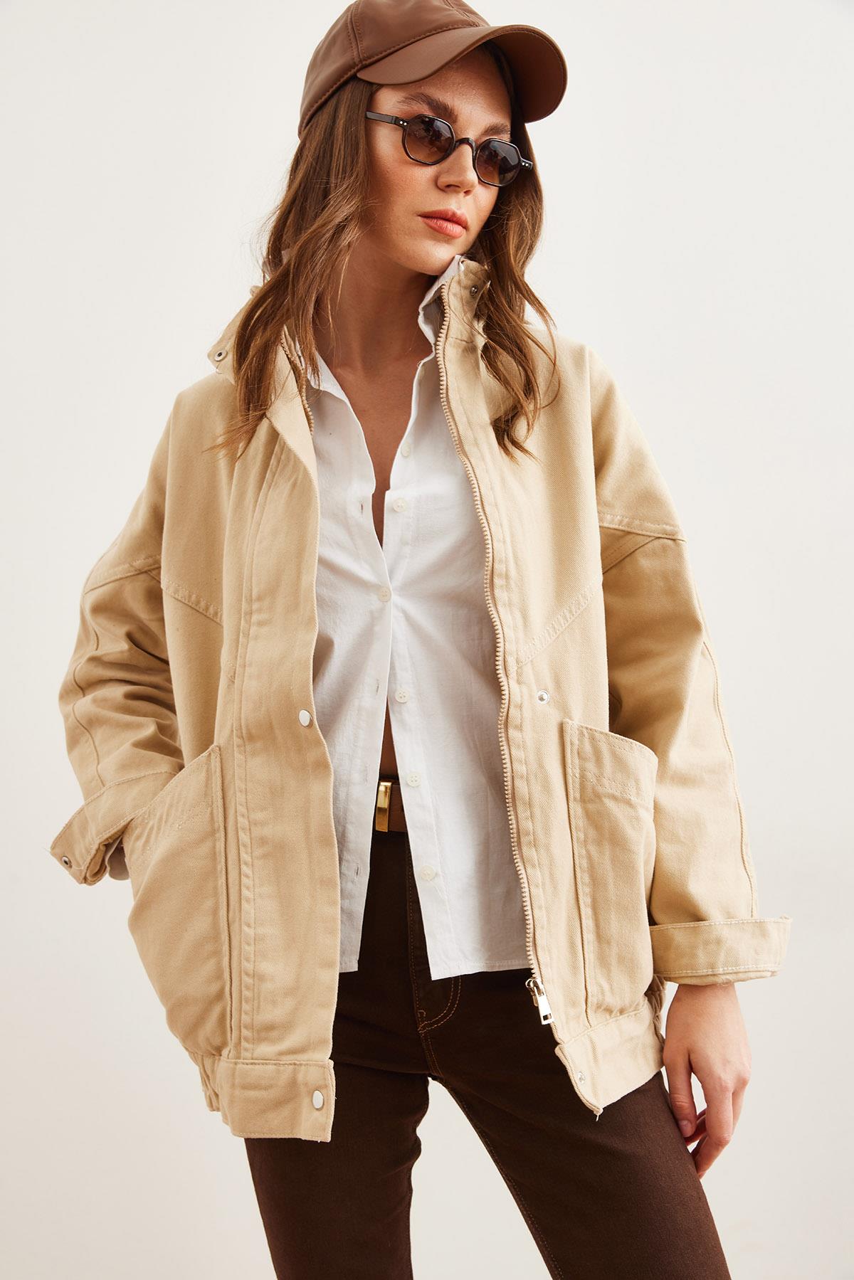 Cepli Fermuarlı Çıtçıtlı Uzun Denim Ceket Bej
