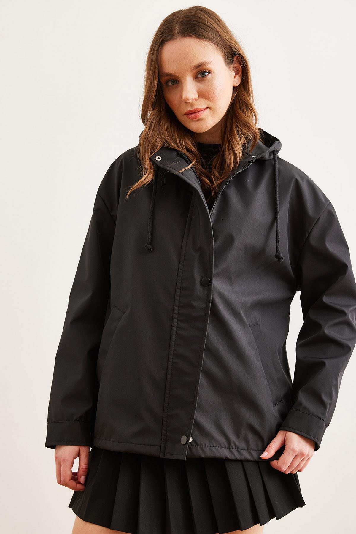 Cepli Kapüşonlu Astarlı Yağmurluk Ceket Siyah