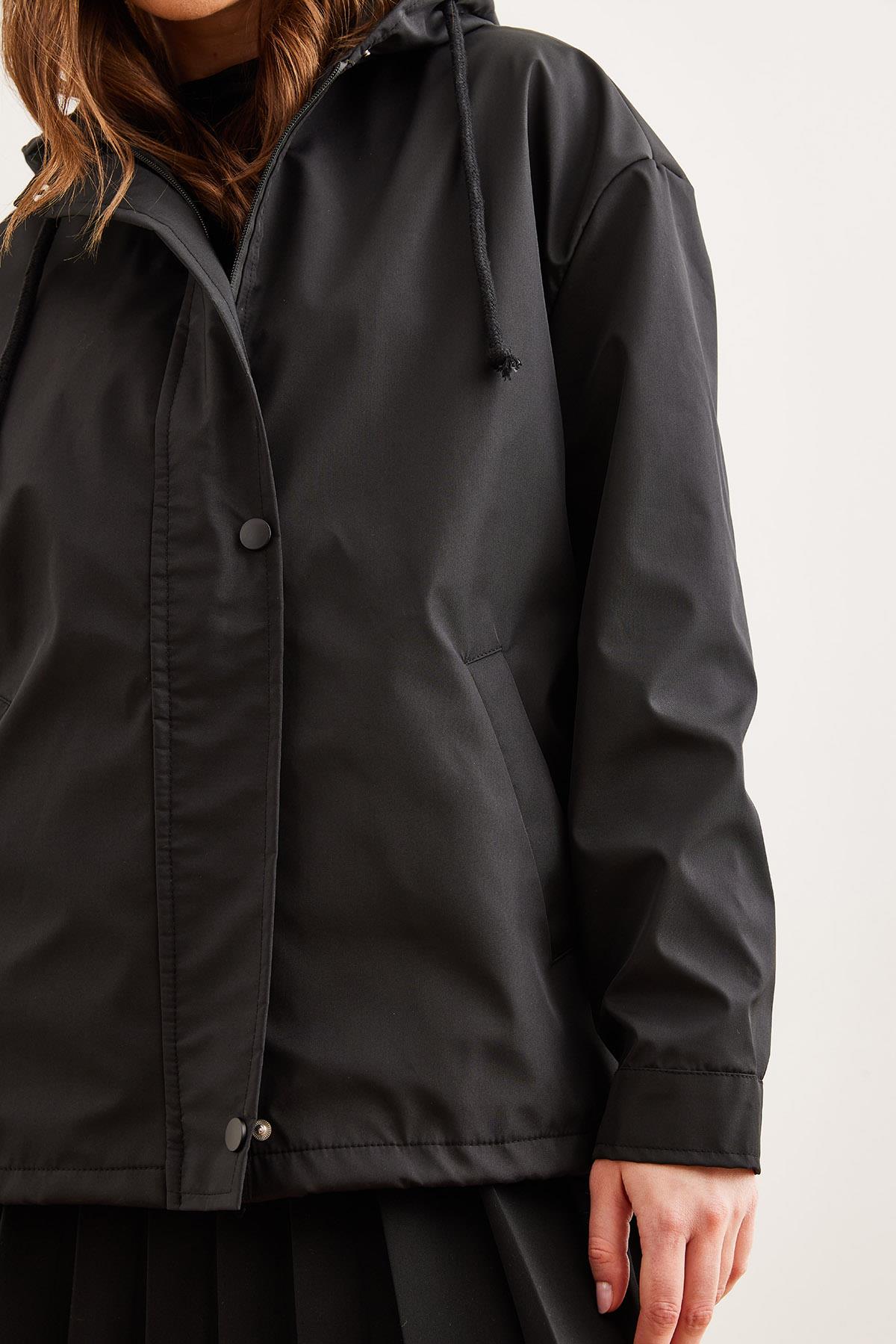 Cepli Kapüşonlu Astarlı Yağmurluk Ceket Siyah