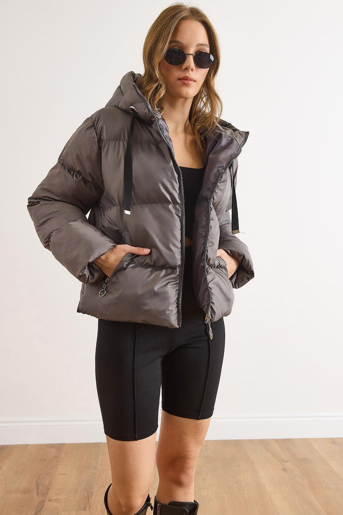 Cepli Kapüşonlu Şişme Kaban Gri