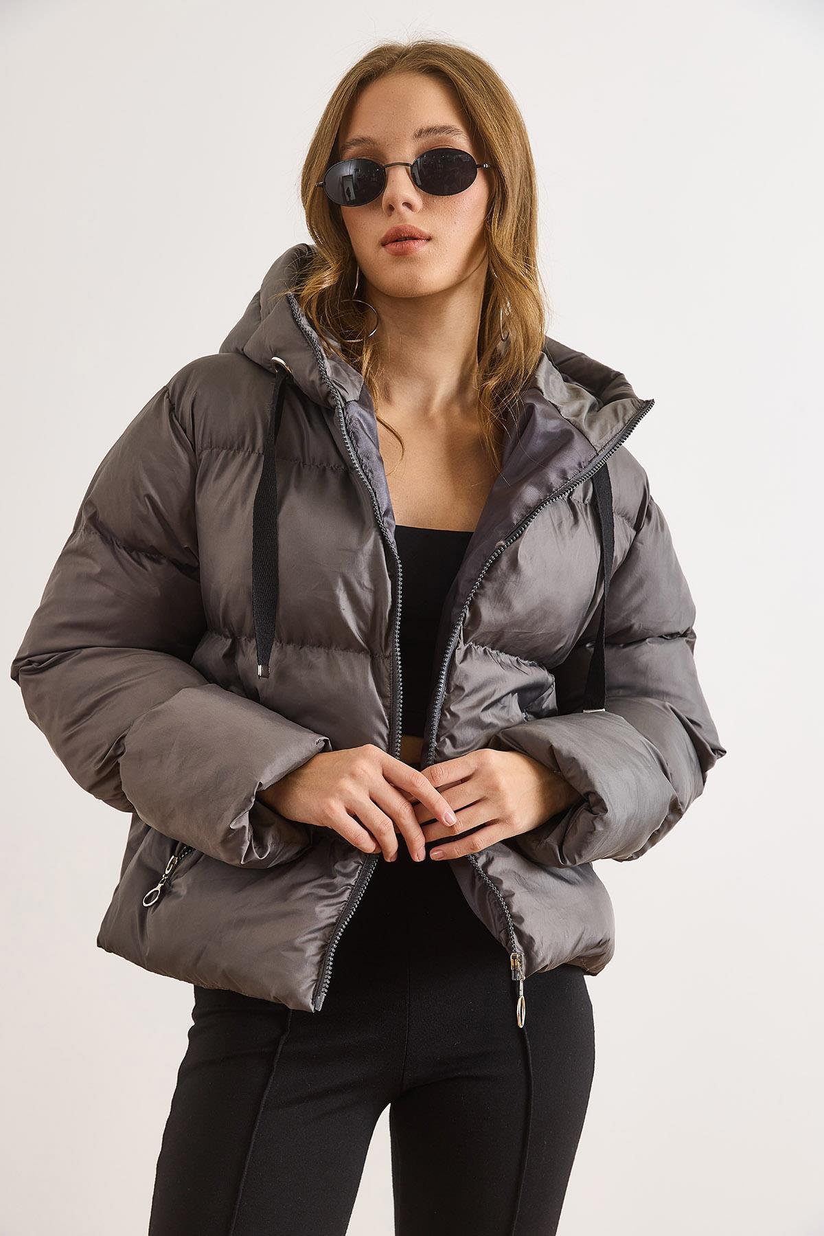 Cepli Kapüşonlu Şişme Kaban Gri