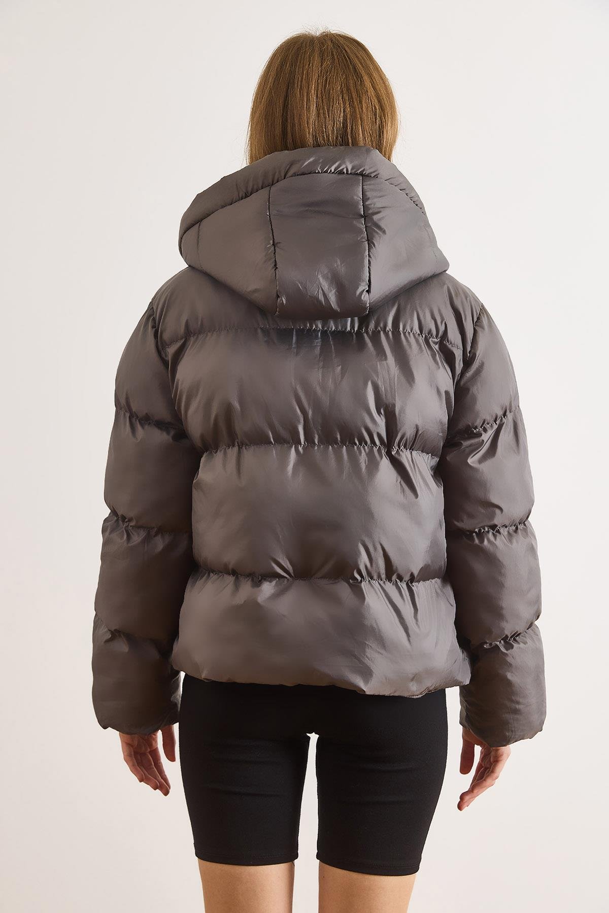 Cepli Kapüşonlu Şişme Kaban Gri