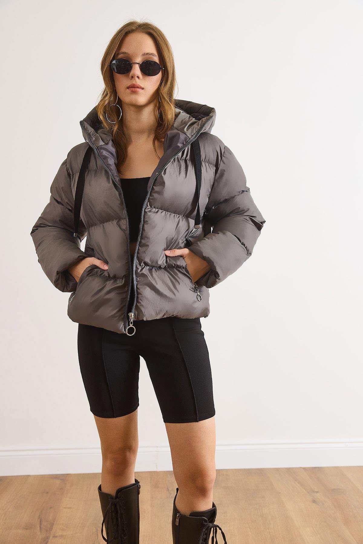 Cepli Kapüşonlu Şişme Kaban Gri