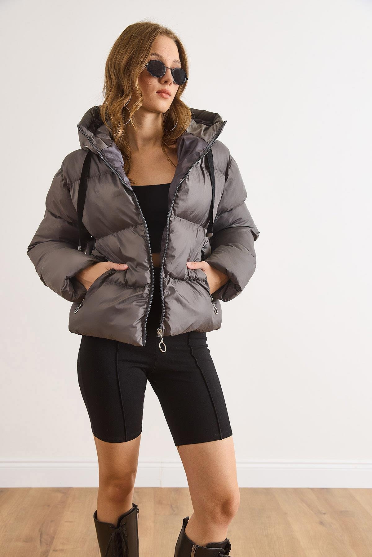 Cepli Kapüşonlu Şişme Kaban Gri