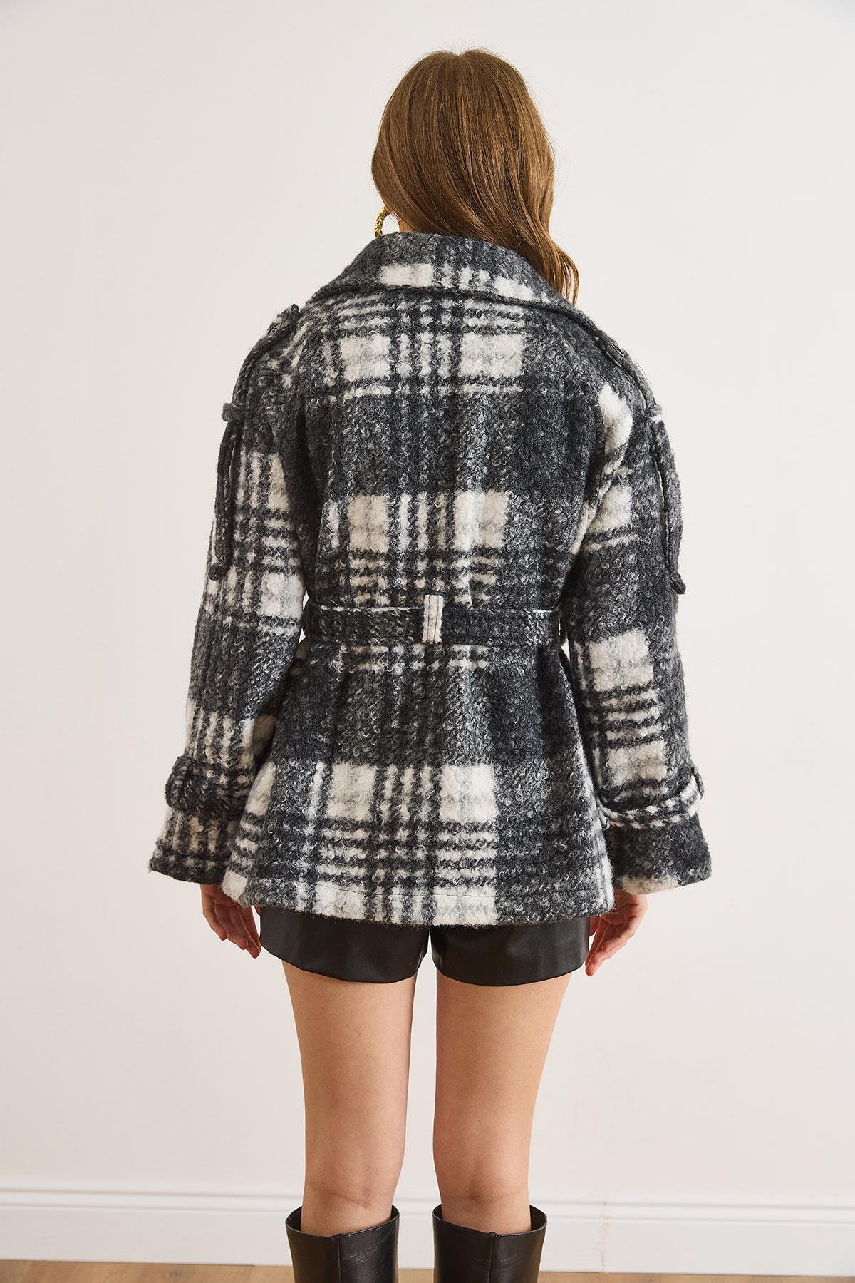 Cepli Kuşaklı Kalın Ekose Astarsız Kaşe Kaban Siyah Beyaz