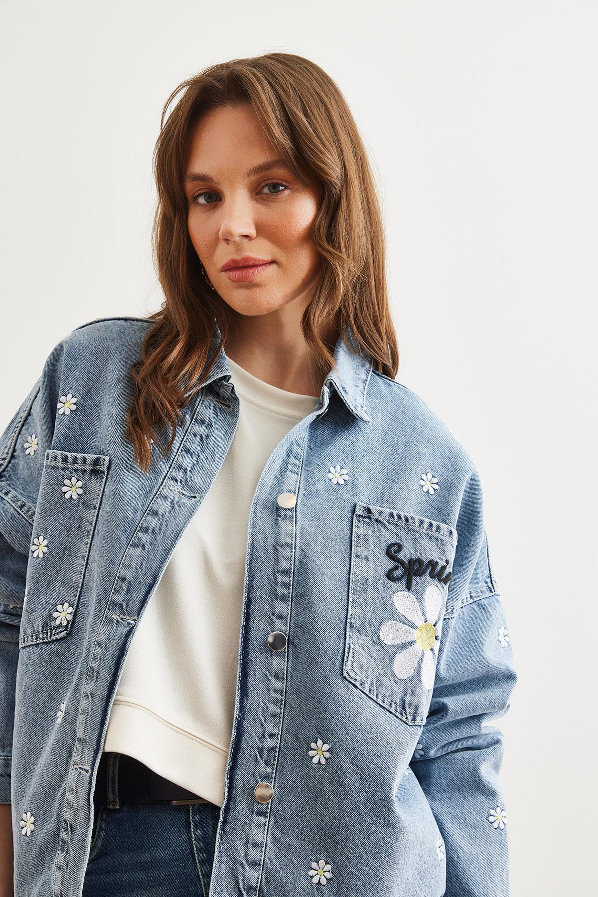 Cepli Papatya Nakışlı Oversize Denim Ceket Mavi