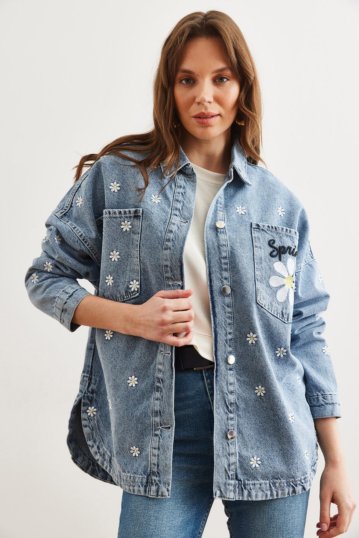 Cepli Papatya Nakışlı Oversize Denim Ceket Mavi