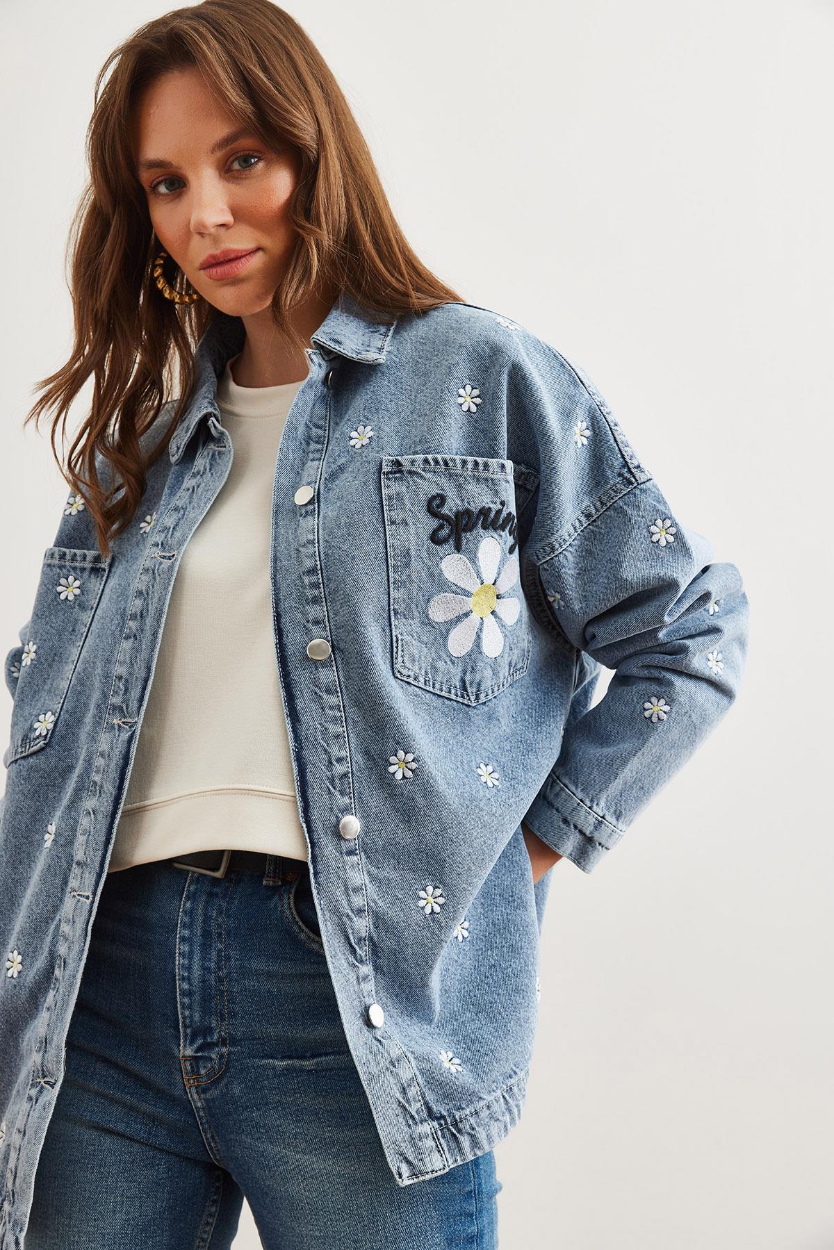 Cepli Papatya Nakışlı Oversize Denim Ceket Mavi