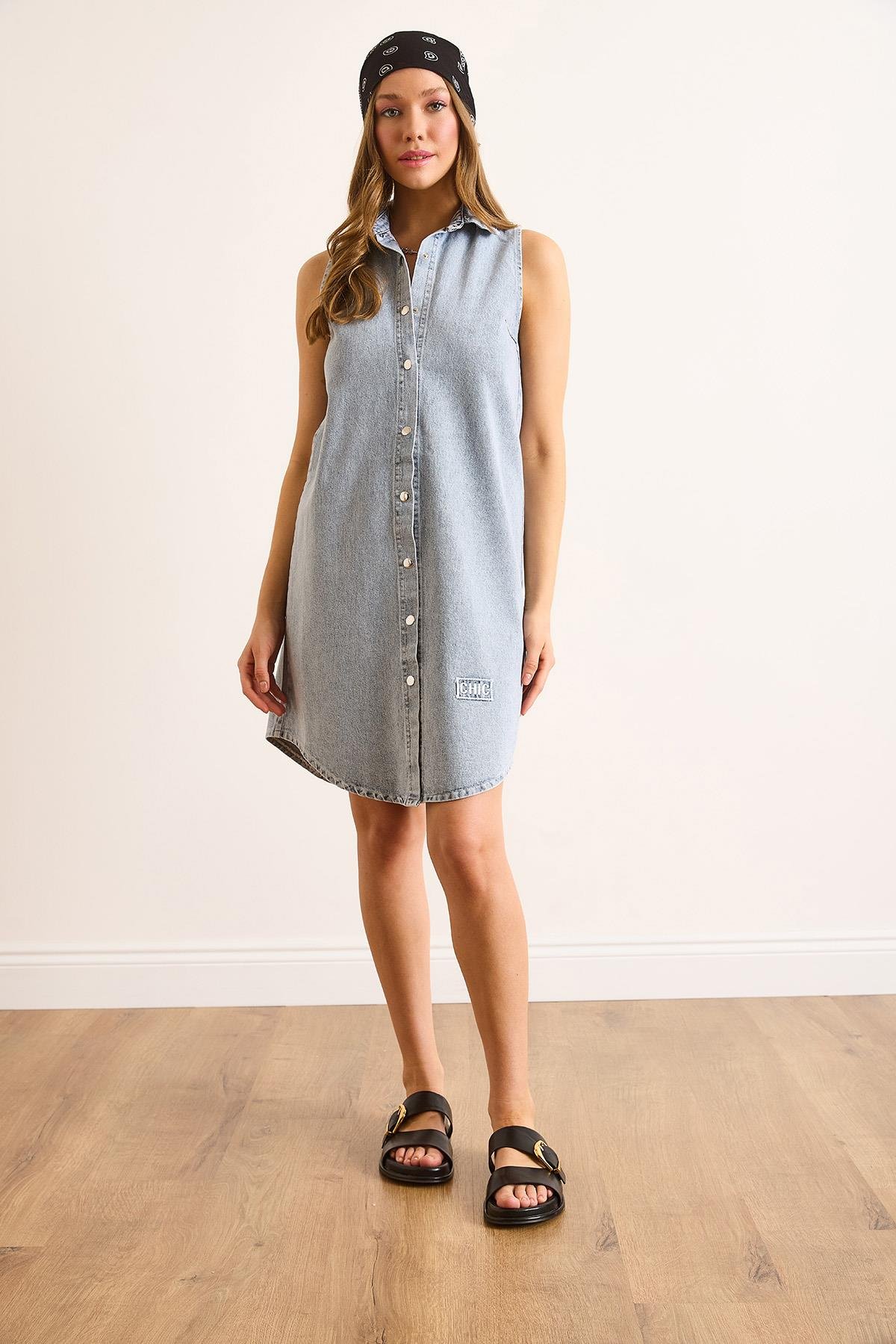 Chic Nakışlı Mini Denim Gömlek Elbise Açık Mavi