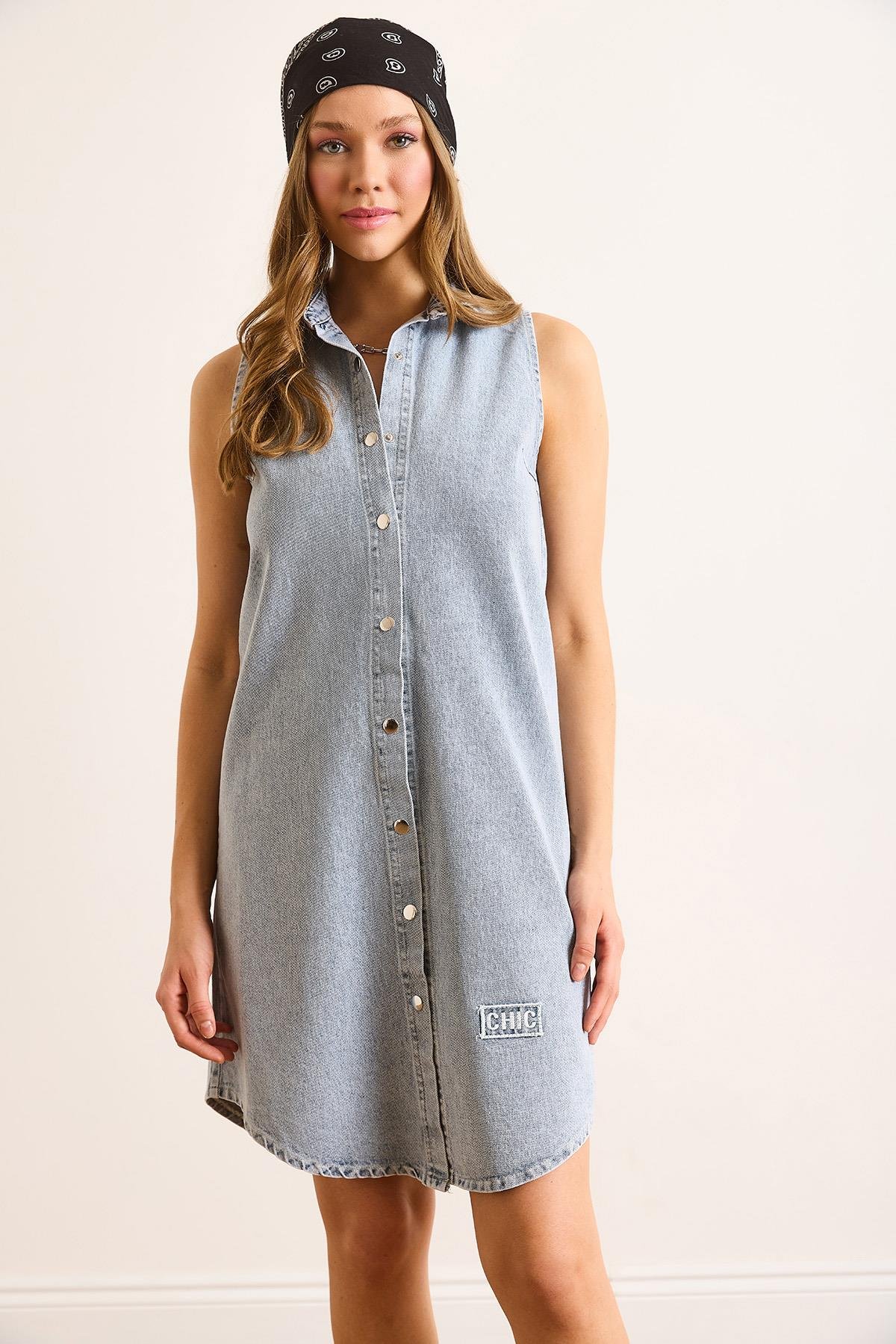 Chic Nakışlı Mini Denim Gömlek Elbise Açık Mavi