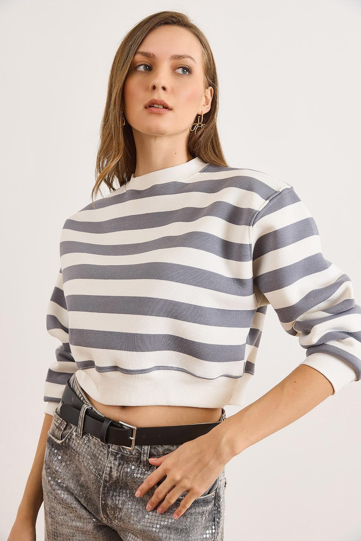 Çizgili Şardonlu Crop Sweatshirt Gri Beyaz