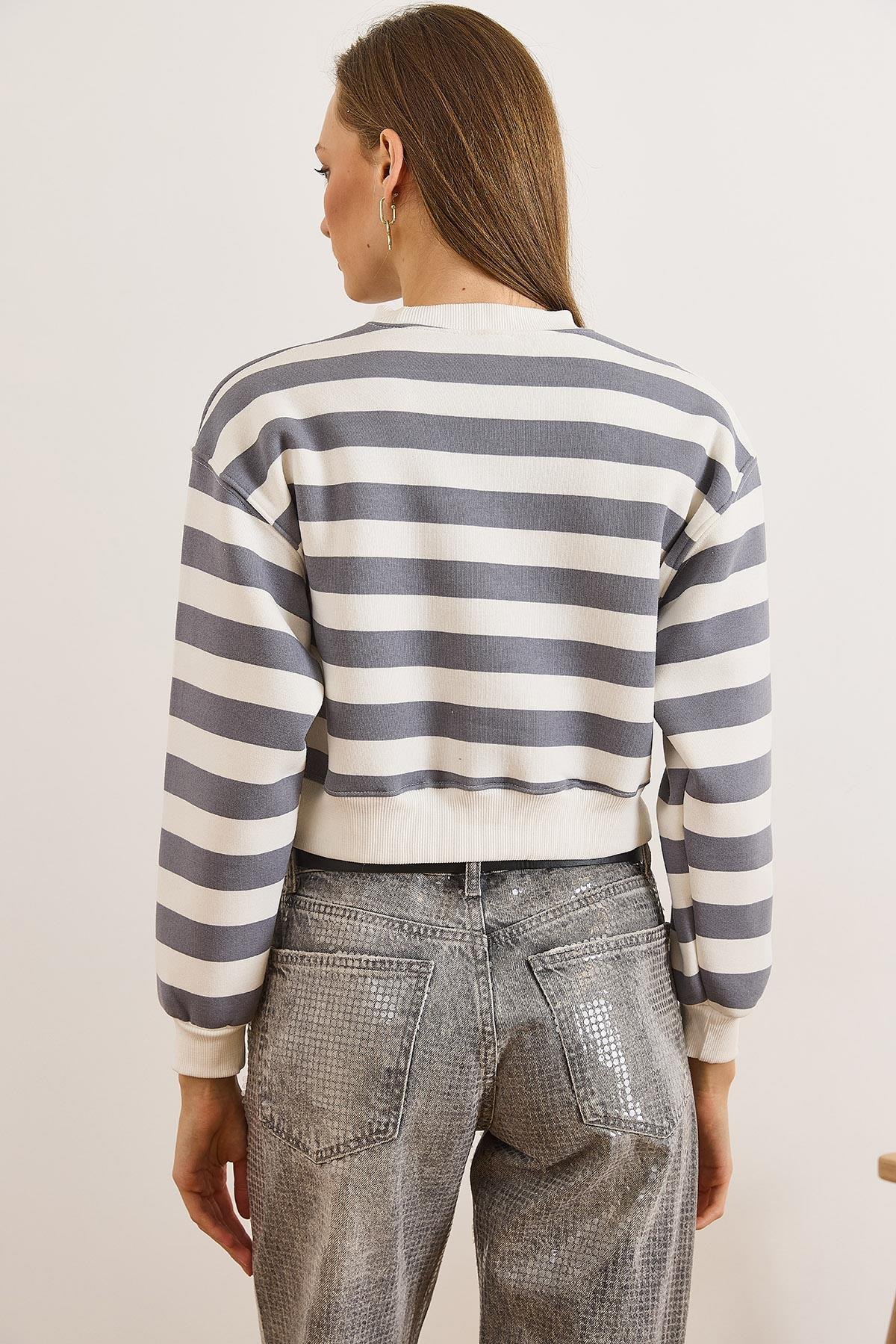 Çizgili Şardonlu Crop Sweatshirt Gri Beyaz