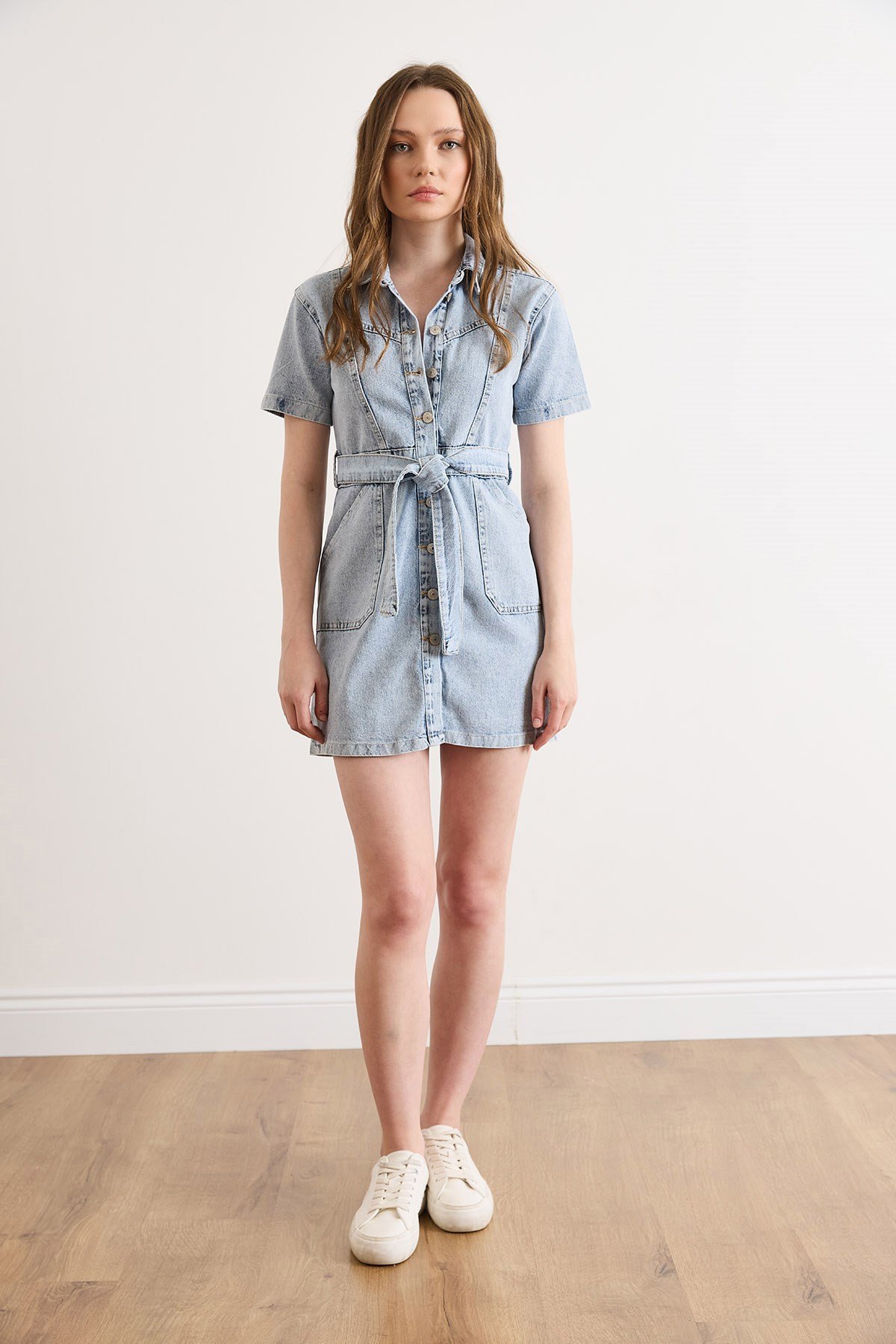 Denim Torba Cepli Kuşaklı Mini Elbise Açık Mavi