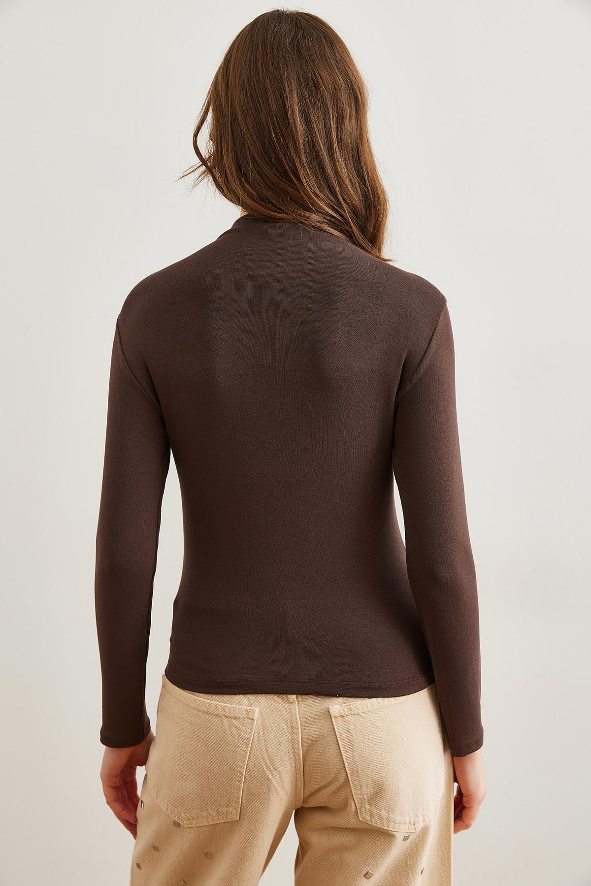 Dik Yaka Dökümlü Soft Touch Bluz Acı Kahve