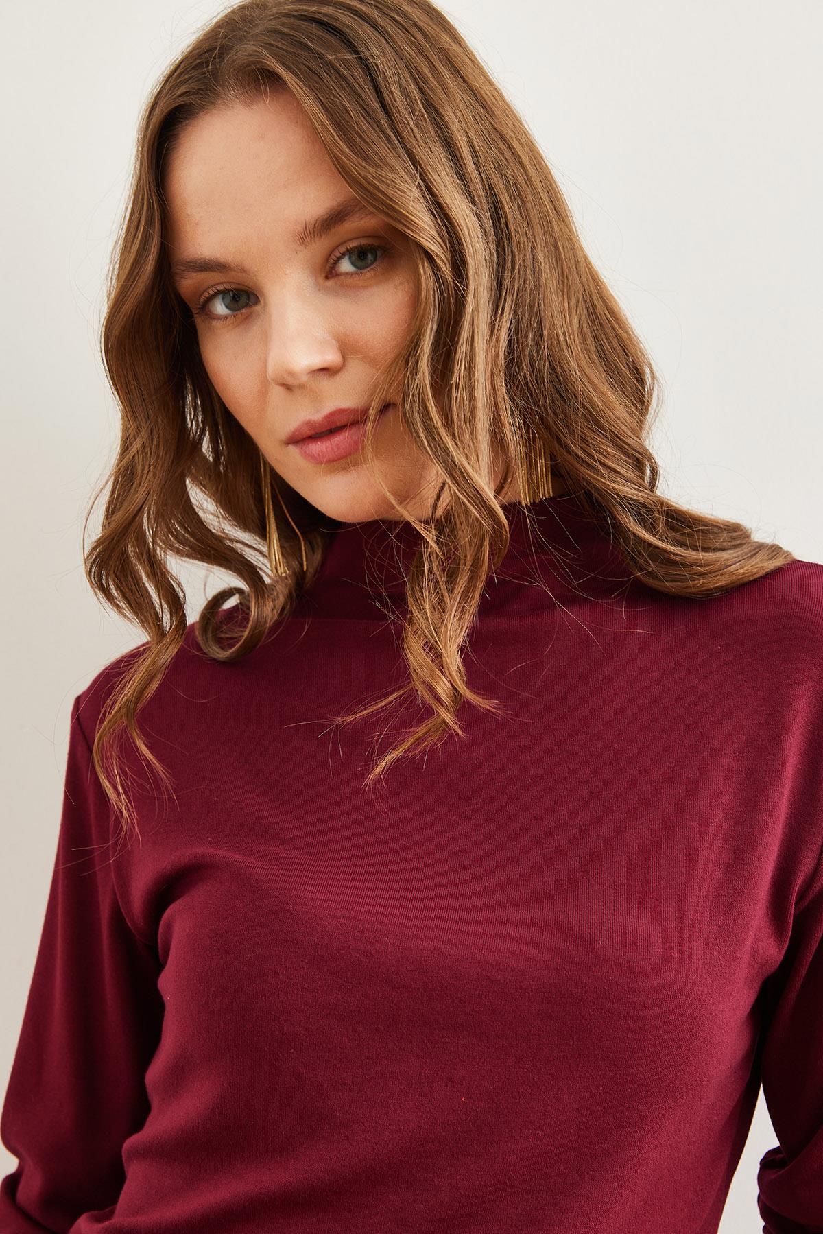Dik Yaka Dökümlü Soft Touch Bluz Bordo