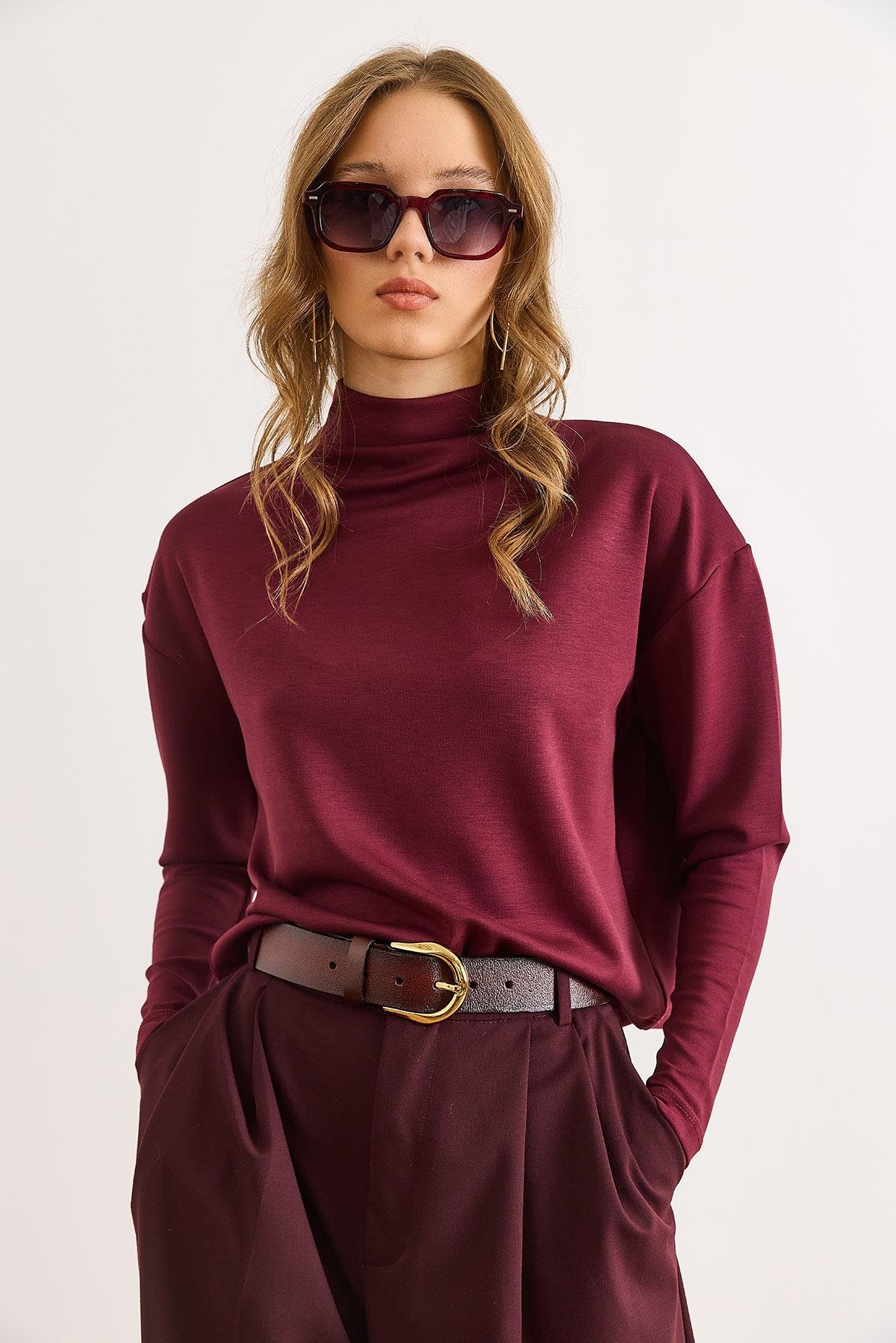 Dik Yaka Modal Tuşeli Bluz Bordo