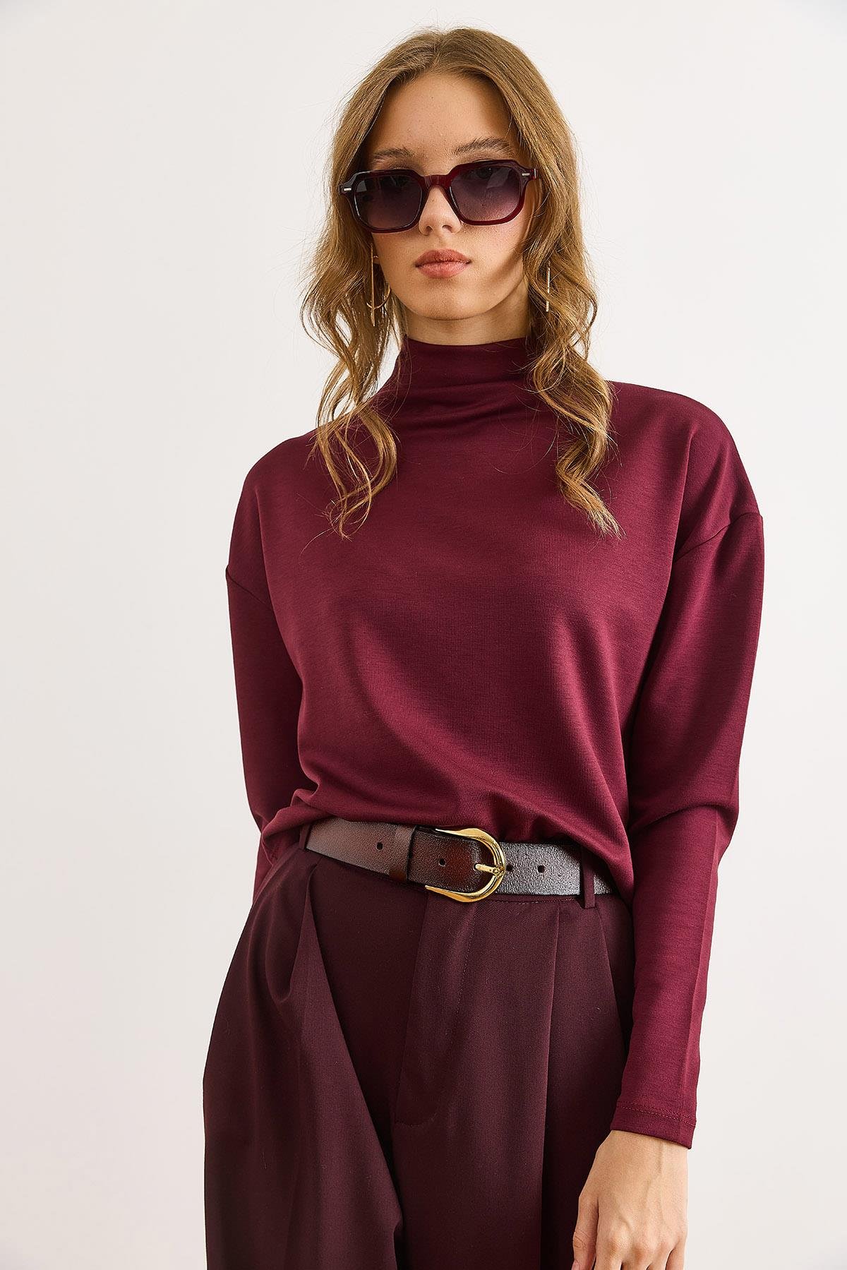 Dik Yaka Modal Tuşeli Bluz Bordo