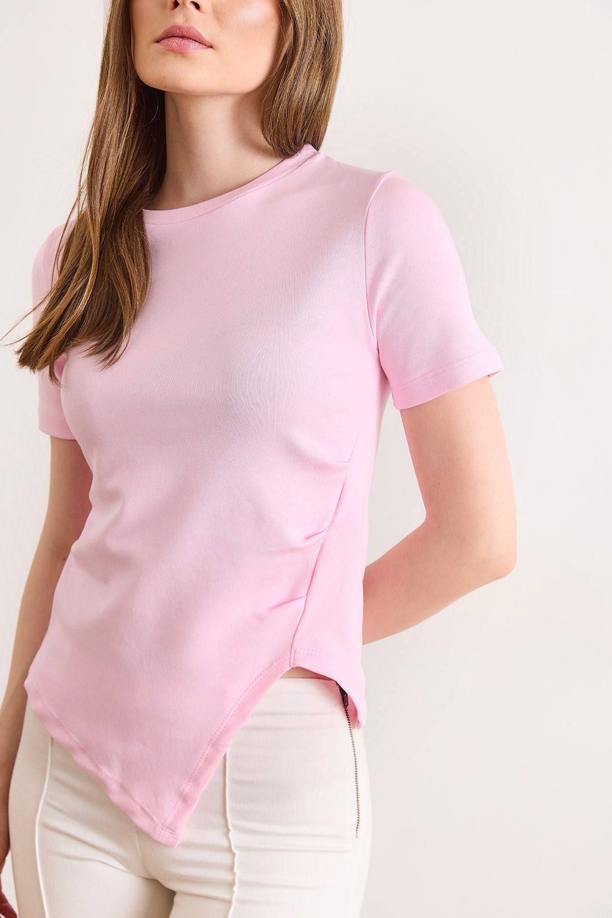 Drape Detaylı Asimetrik Kesim Pamuk Tişört Pembe