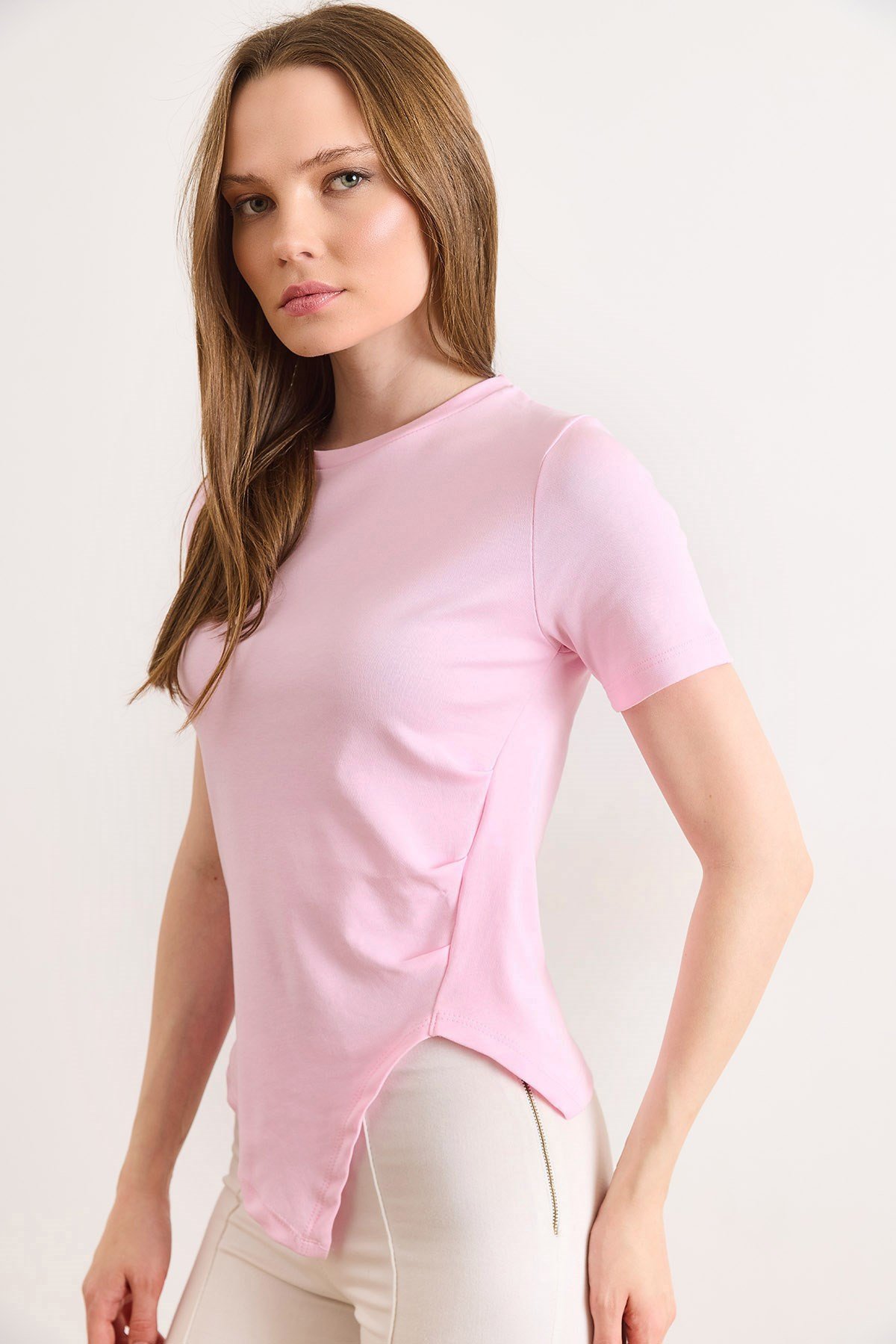 Drape Detaylı Asimetrik Kesim Pamuk Tişört Pembe