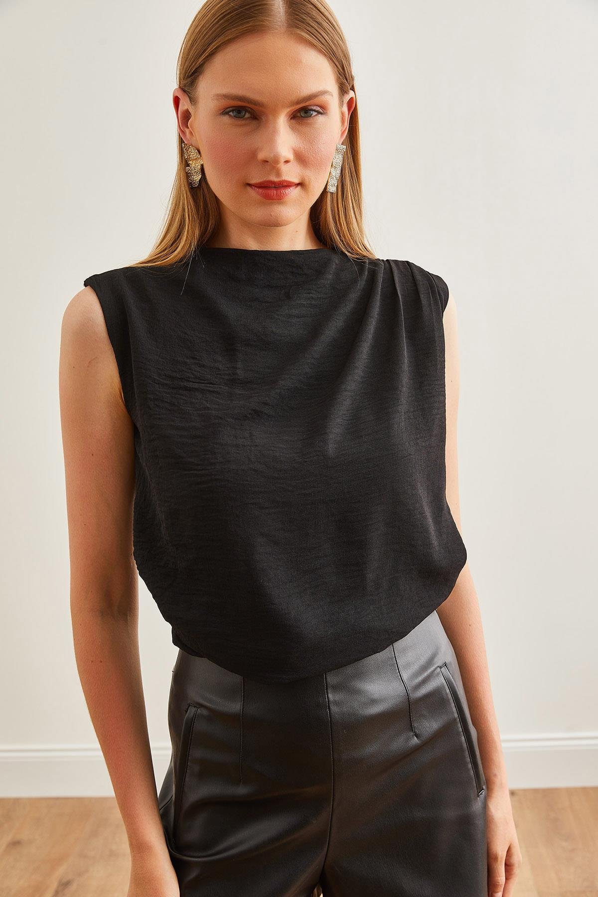 Drape Detaylı Astarlı Ayrobin Bluz Siyah
