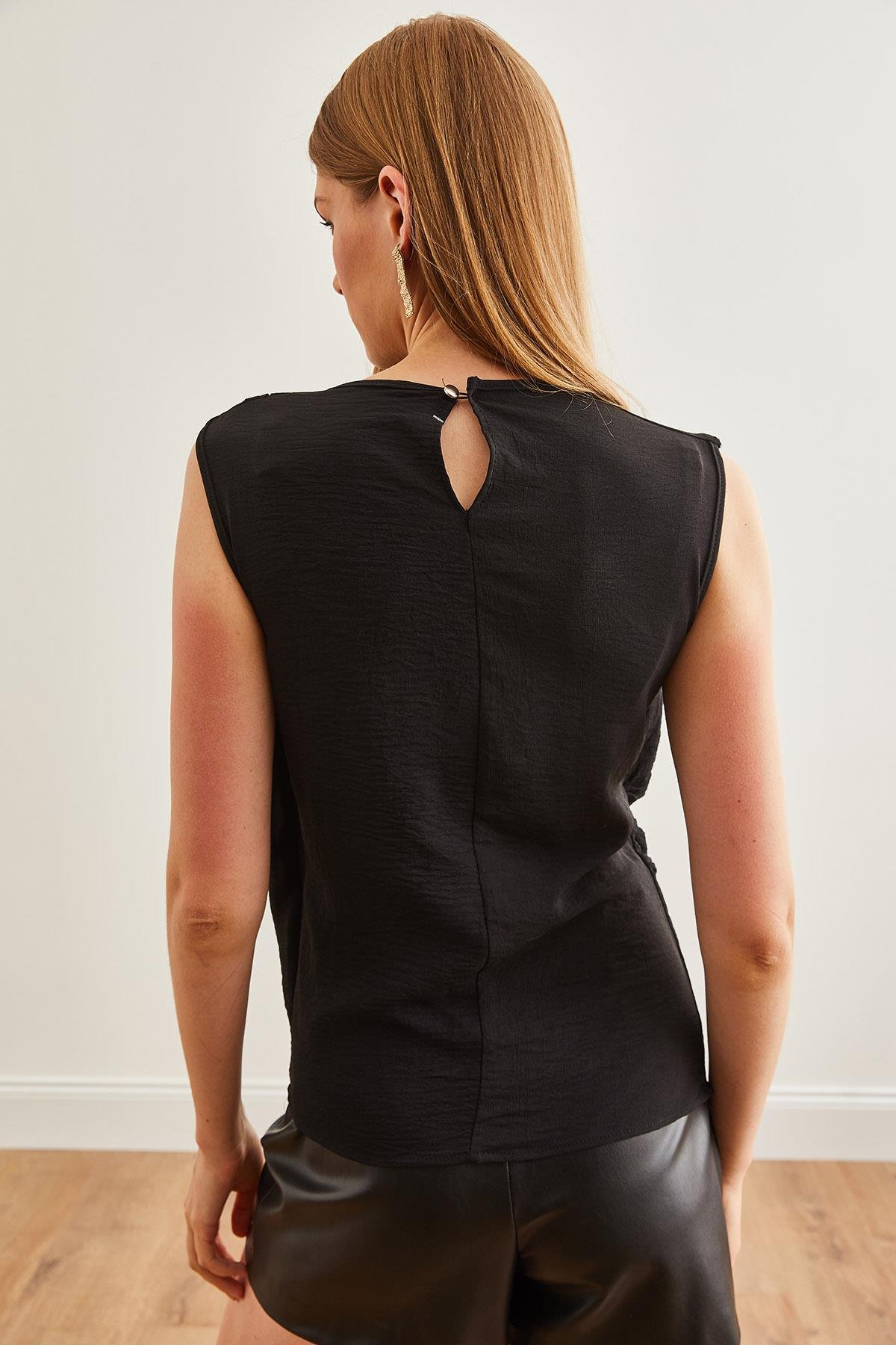 Drape Detaylı Astarlı Ayrobin Bluz Siyah