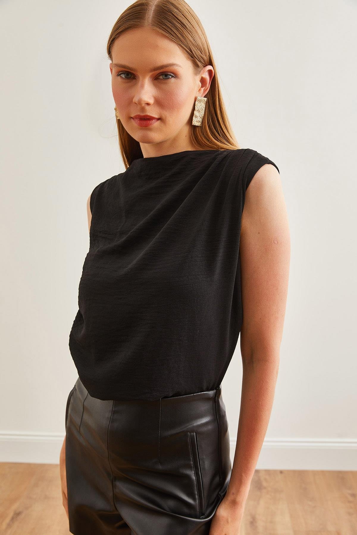 Drape Detaylı Astarlı Ayrobin Bluz Siyah