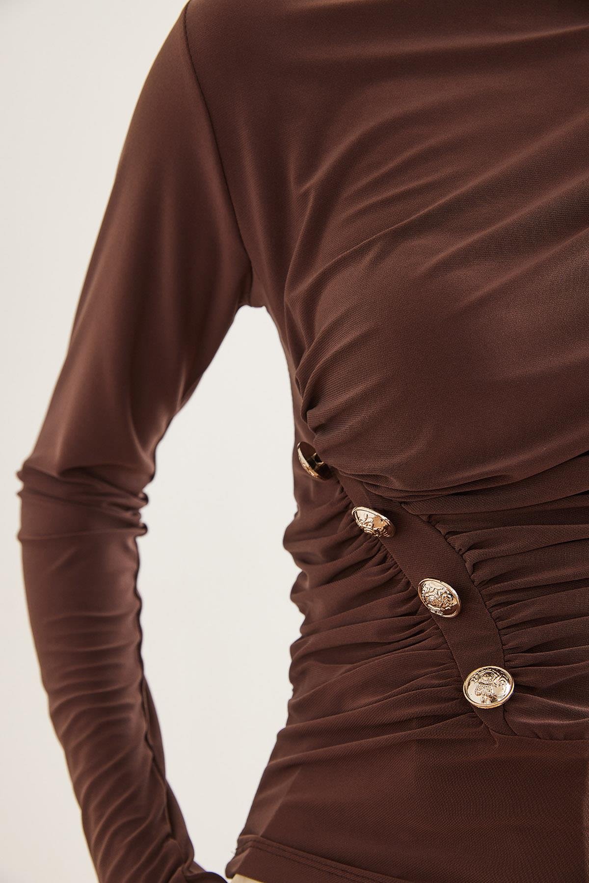 Drape Detaylı Beli Düğmeli Sandy Bluz Kahverengi