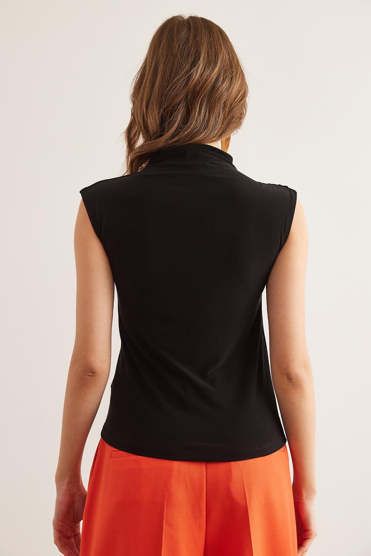Drape Detaylı Beli Düğmeli Sandy Bluz Siyah