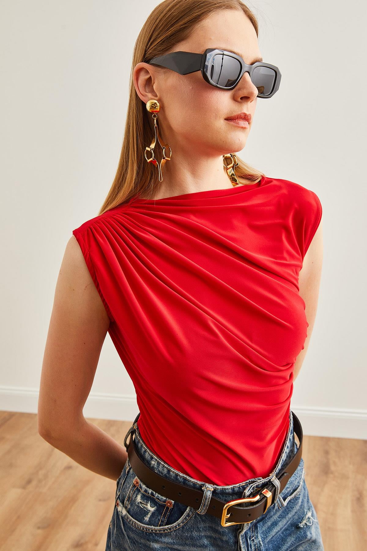Drape Detaylı Dökümlü Bluz Kırmızı