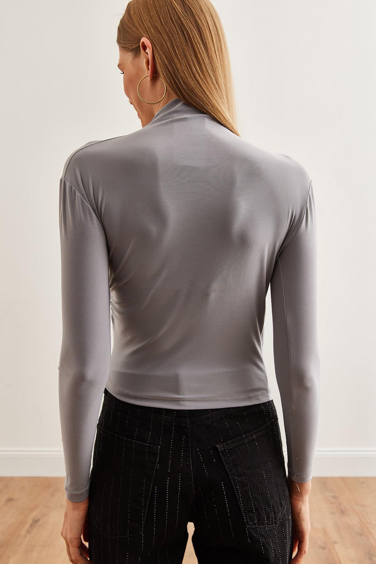 Drape Detaylı Dökümlü Şık Bluz Gri