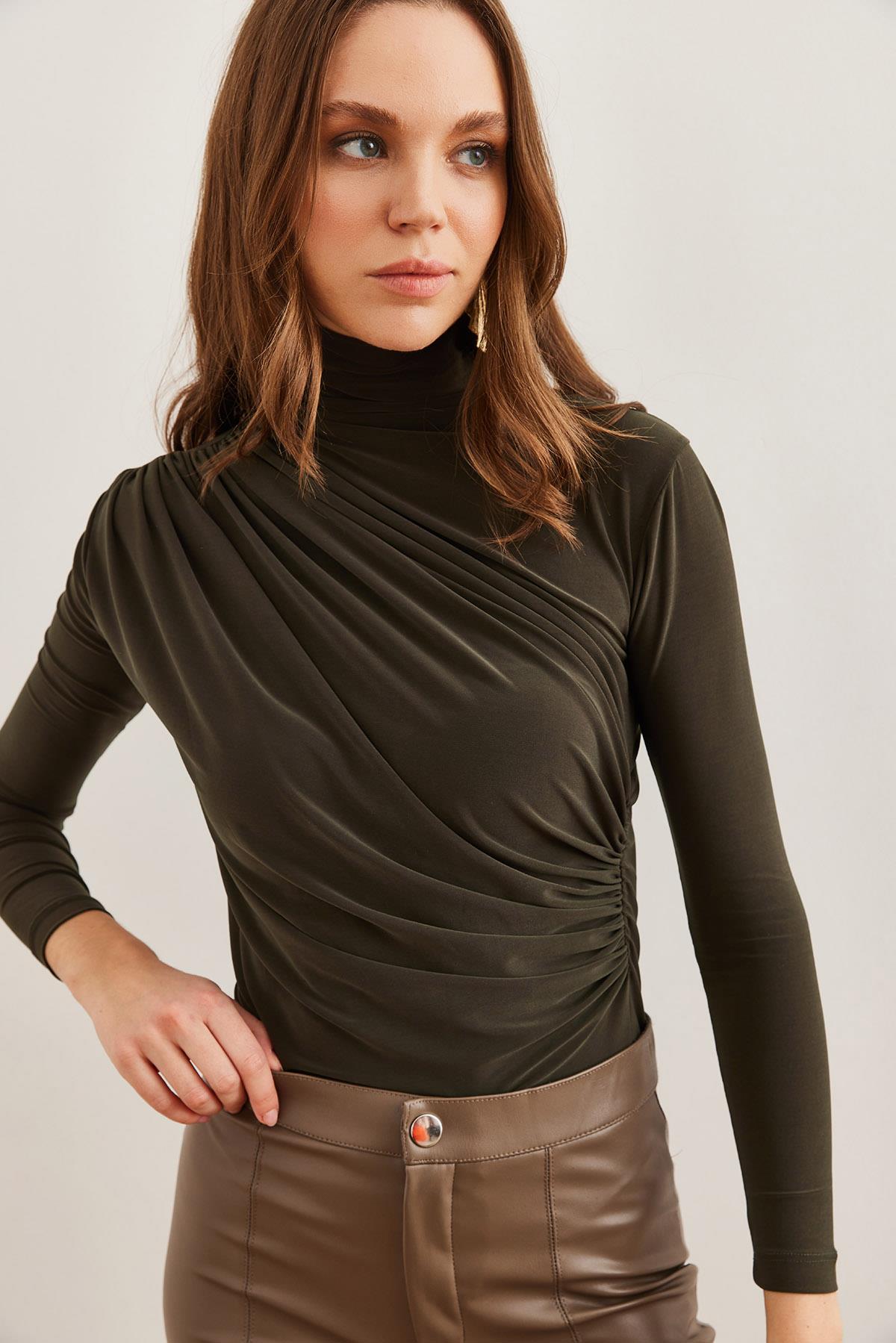 Drape Detaylı Dökümlü Şık Bluz Haki