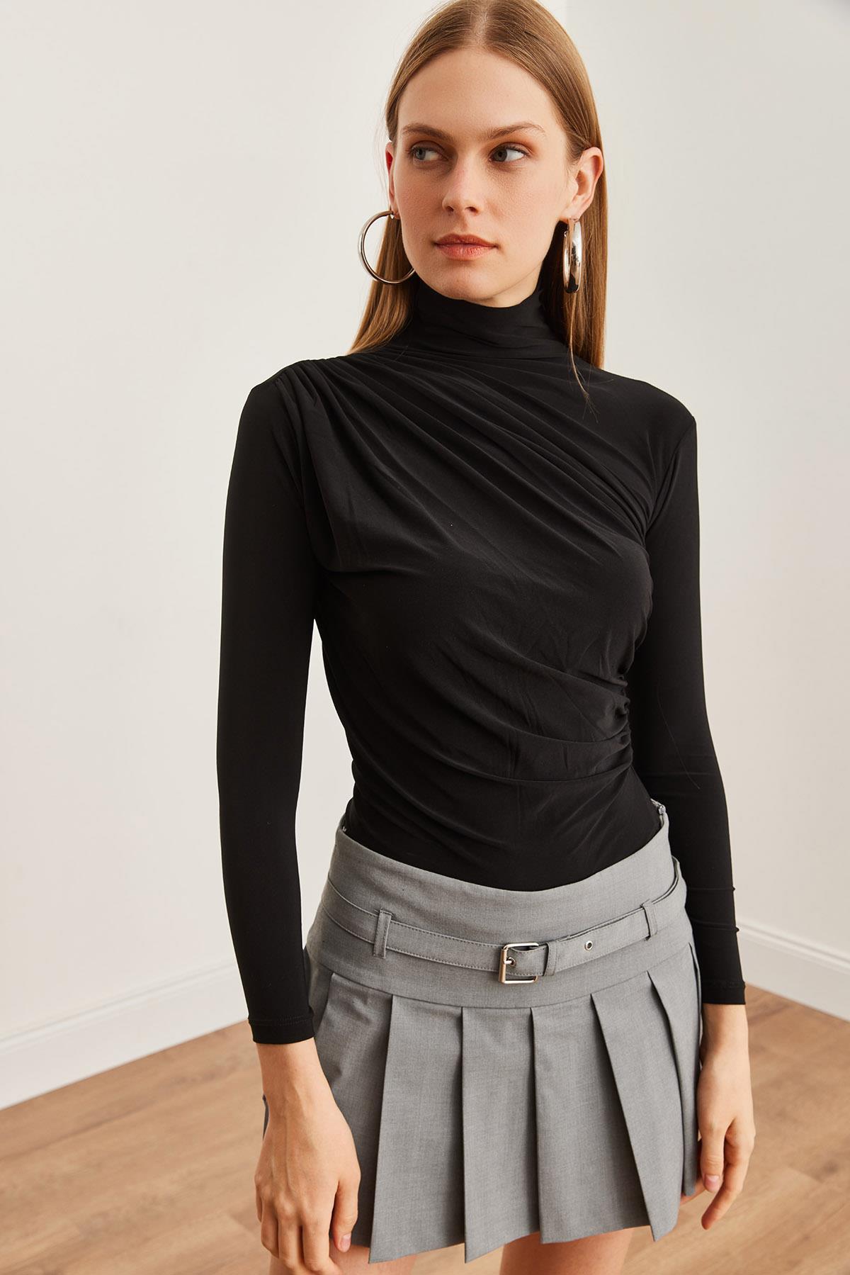 Drape Detaylı Dökümlü Şık Bluz Siyah