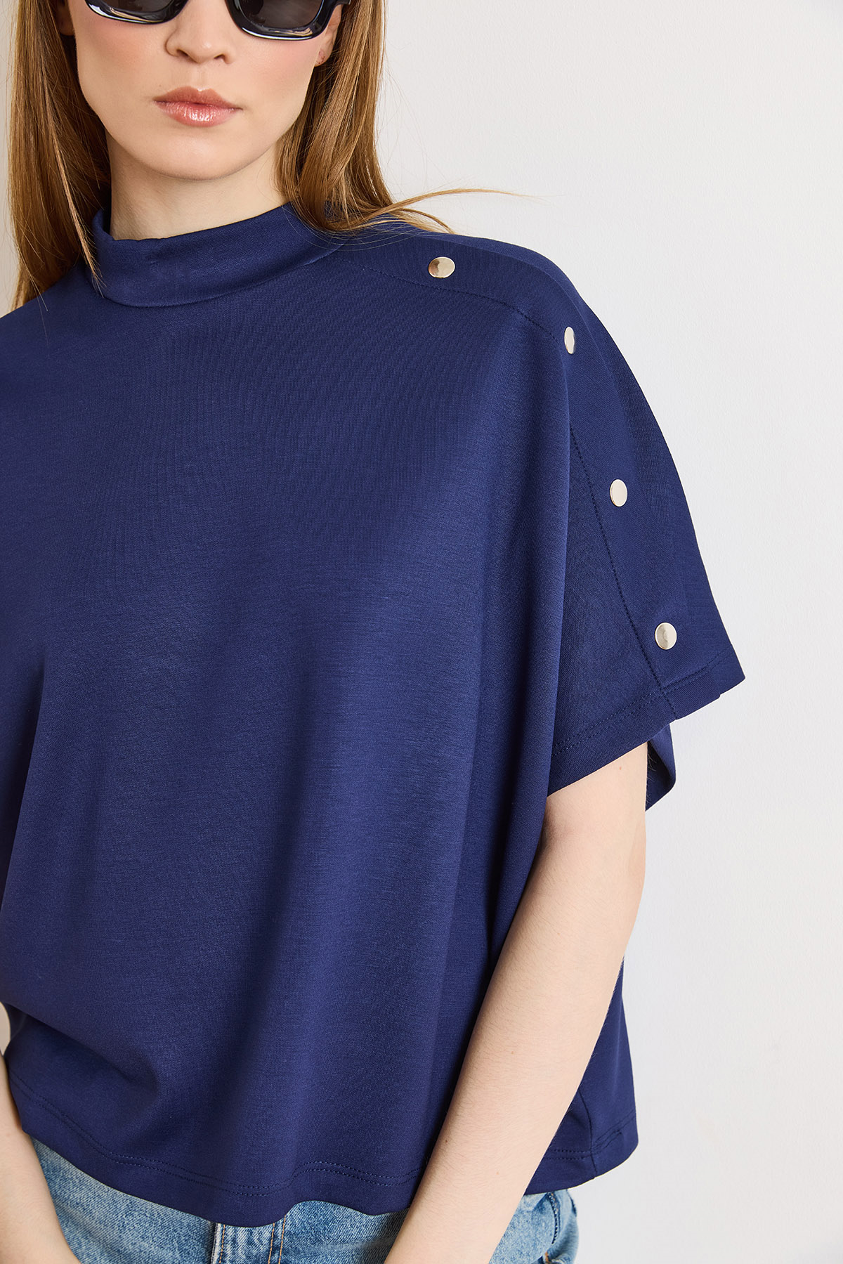 Düğme Detaylı Loose Fit Modal Tuşeli Tişört Lacivert