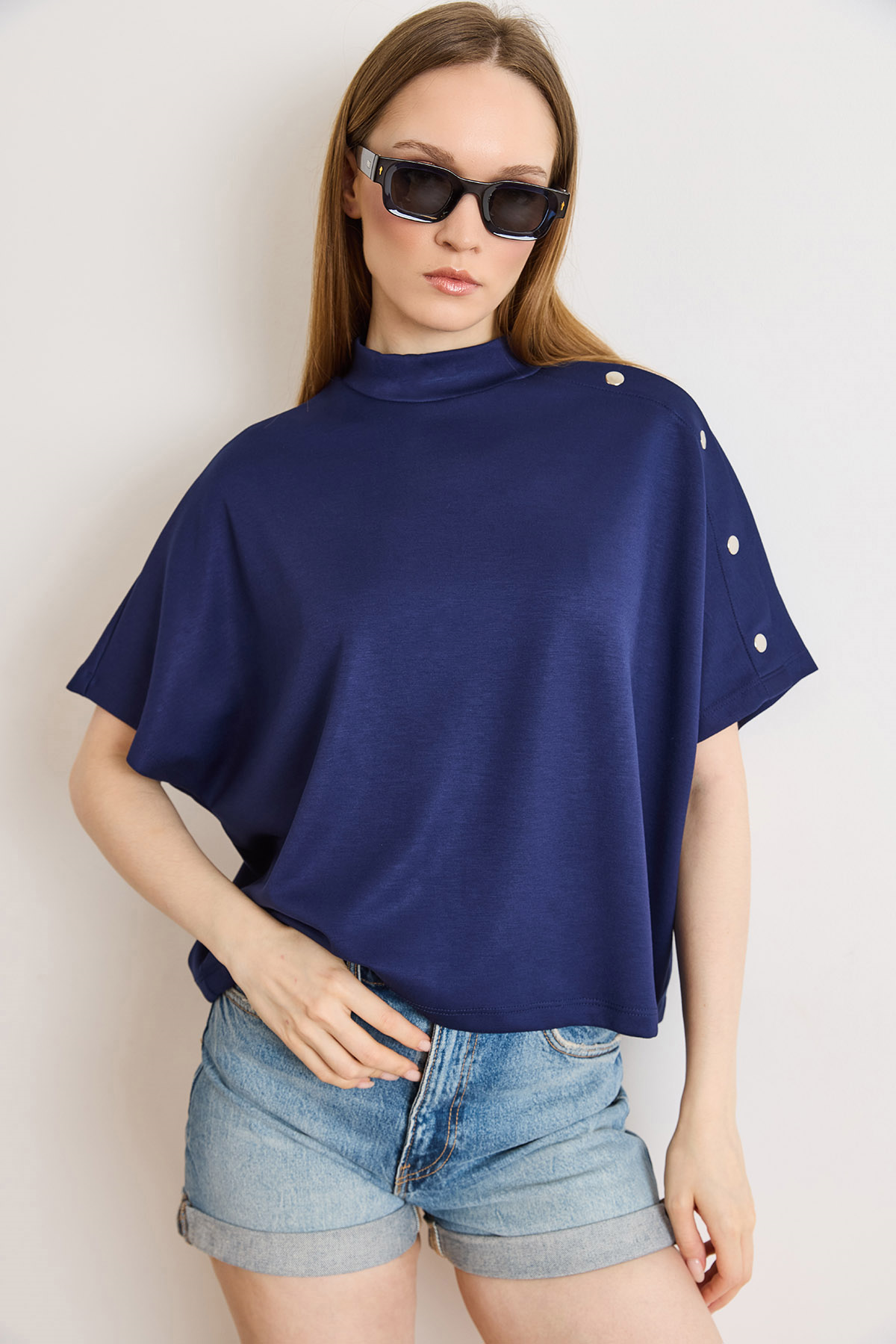 Düğme Detaylı Loose Fit Modal Tuşeli Tişört Lacivert