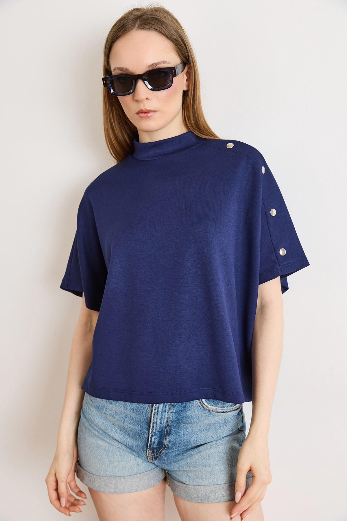 Düğme Detaylı Loose Fit Modal Tuşeli Tişört Lacivert