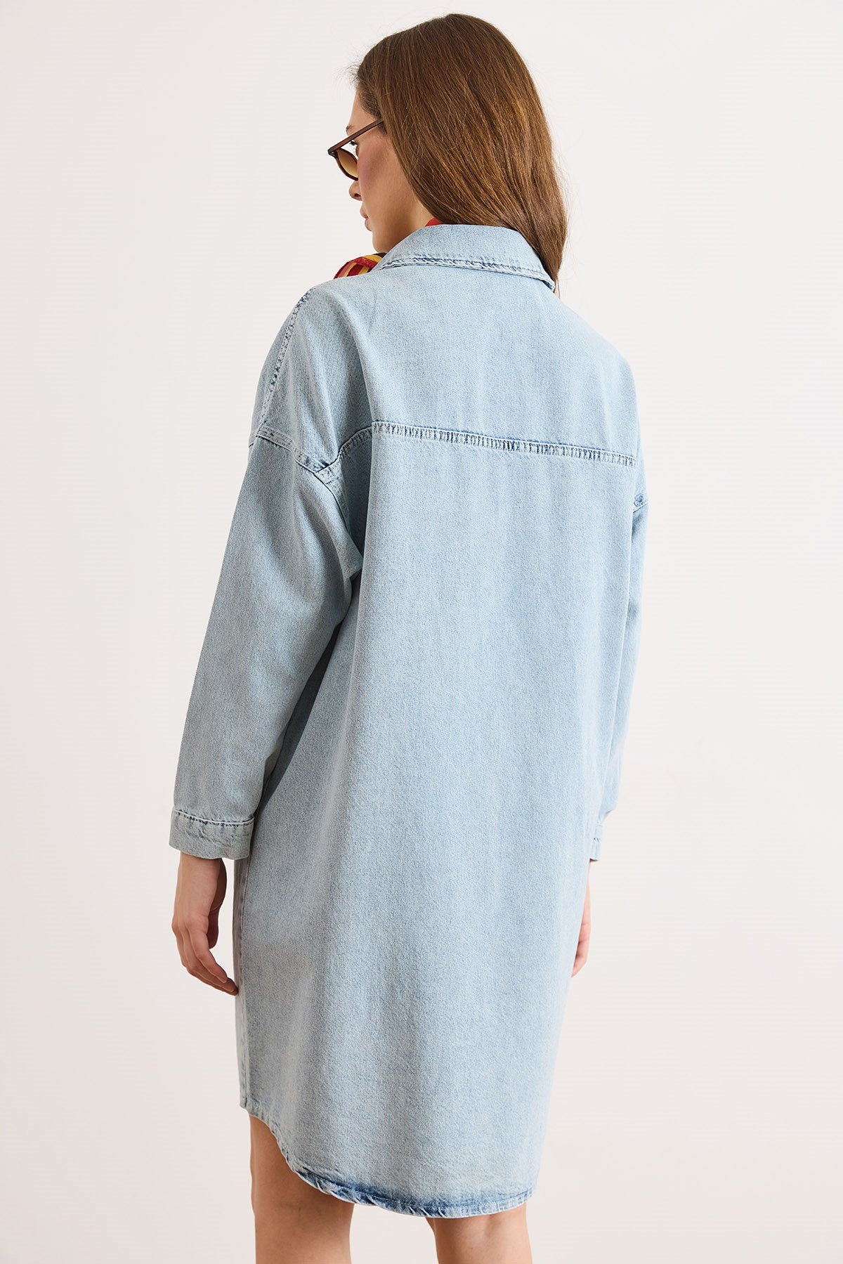 Düğmeli Cep Detaylı Oversize Yıkanmış Denim Tunik Elbise Açık Mavi