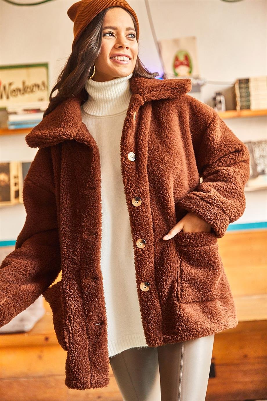 Düğmeli Cepli Astarsız Oversize Peluş Ceket Acı Kahve