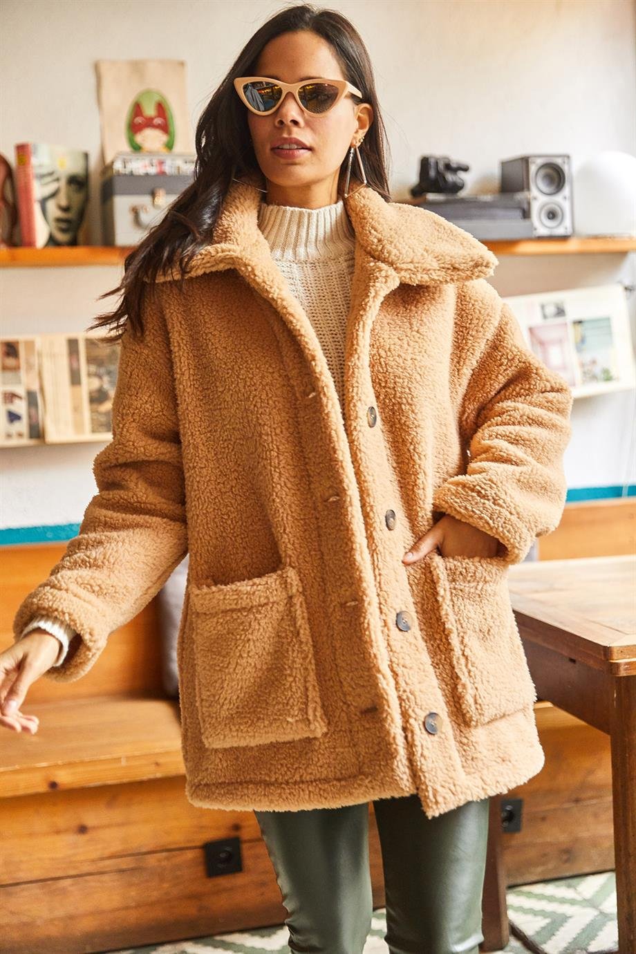 Düğmeli Cepli Astarsız Oversize Peluş Ceket Deve Tüyü