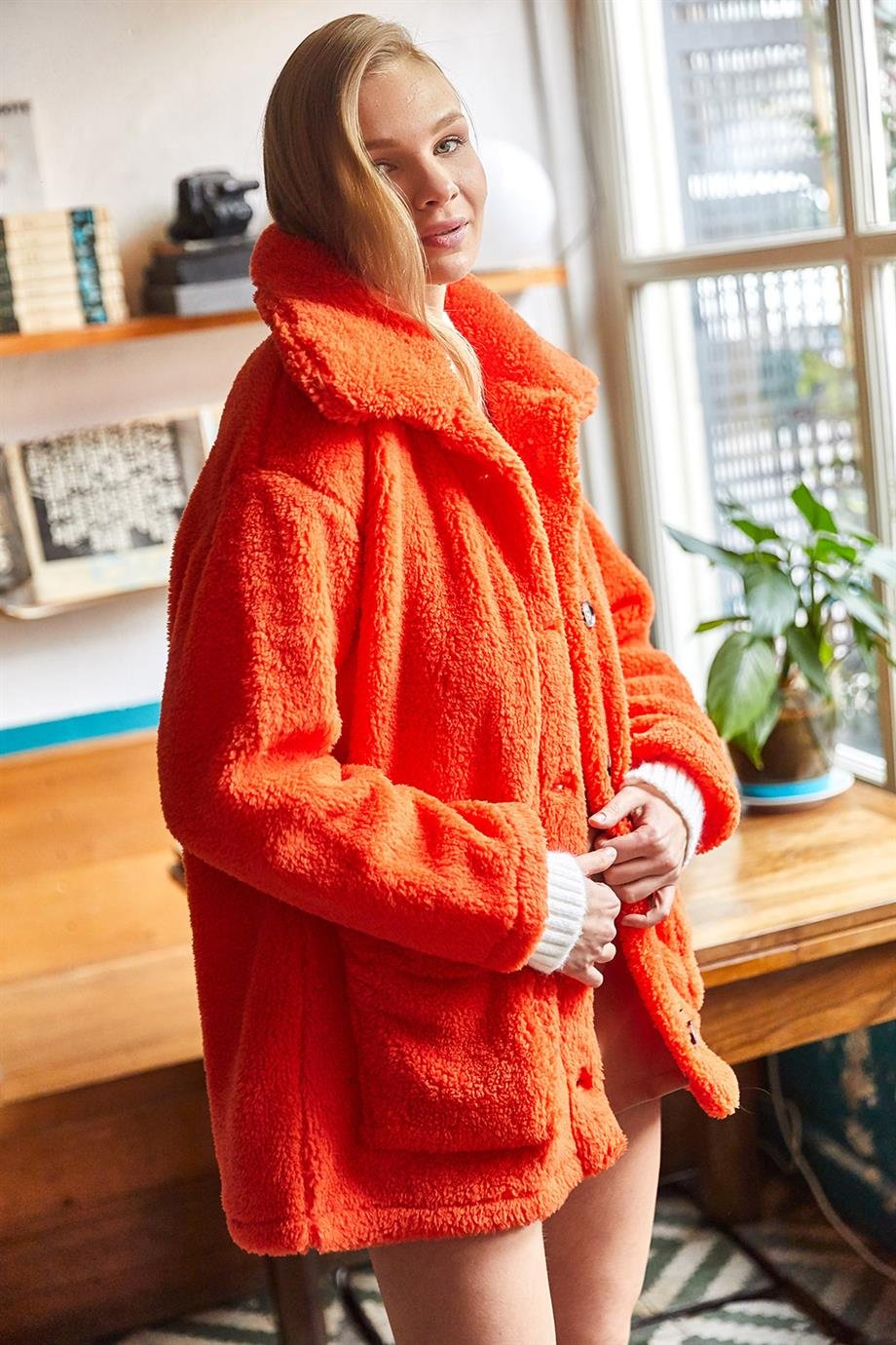 Düğmeli Cepli Astarsız Oversize Peluş Ceket Turuncu