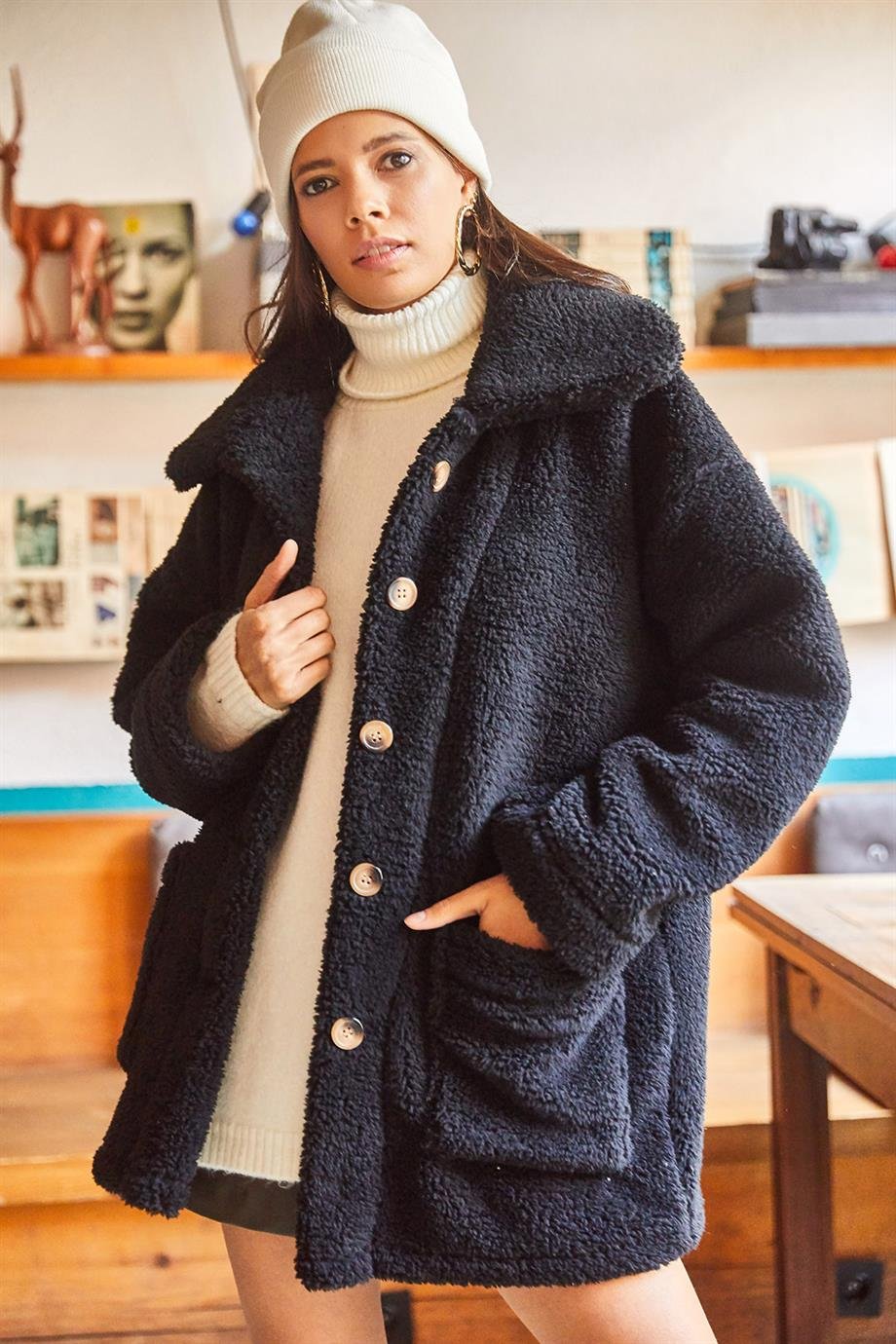 Düğmeli Cepli Astarsız Oversize Peluş Ceket Siyah