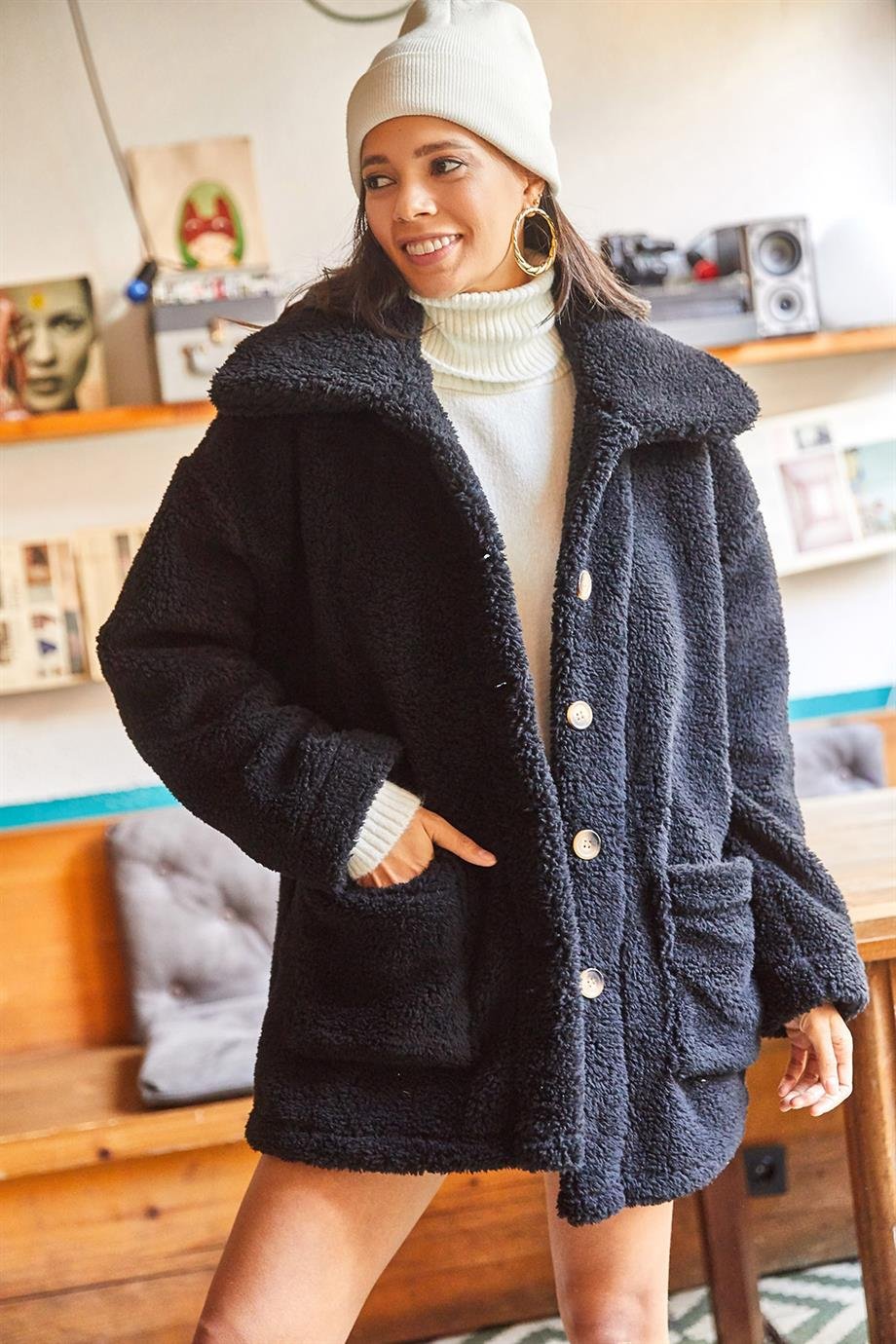 Düğmeli Cepli Astarsız Oversize Peluş Ceket Siyah