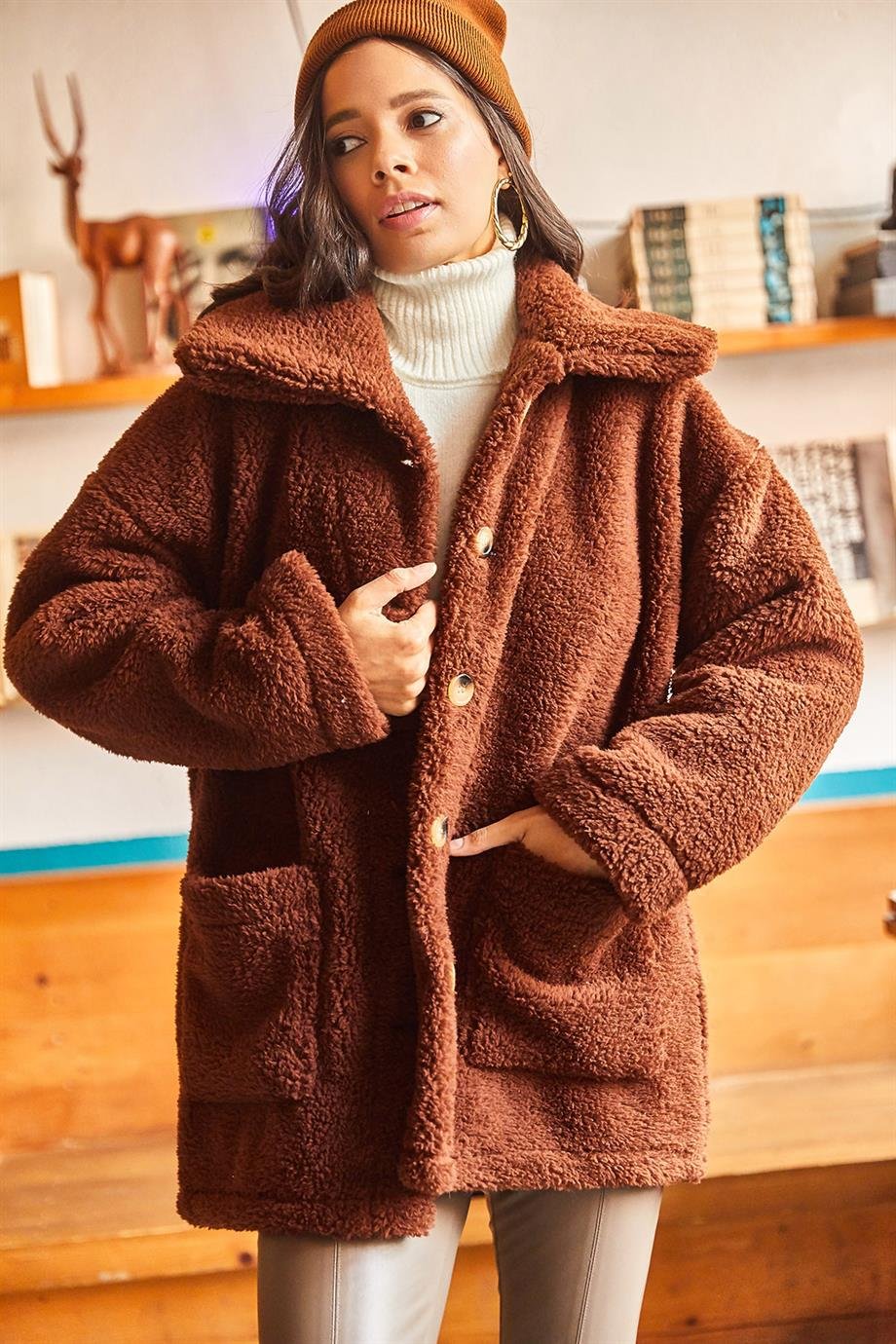 Düğmeli Cepli Astarsız Oversize Peluş Ceket Acı Kahve