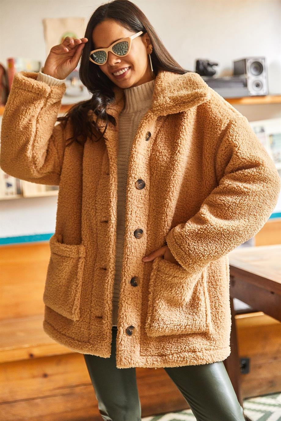 Düğmeli Cepli Astarsız Oversize Peluş Ceket Deve Tüyü